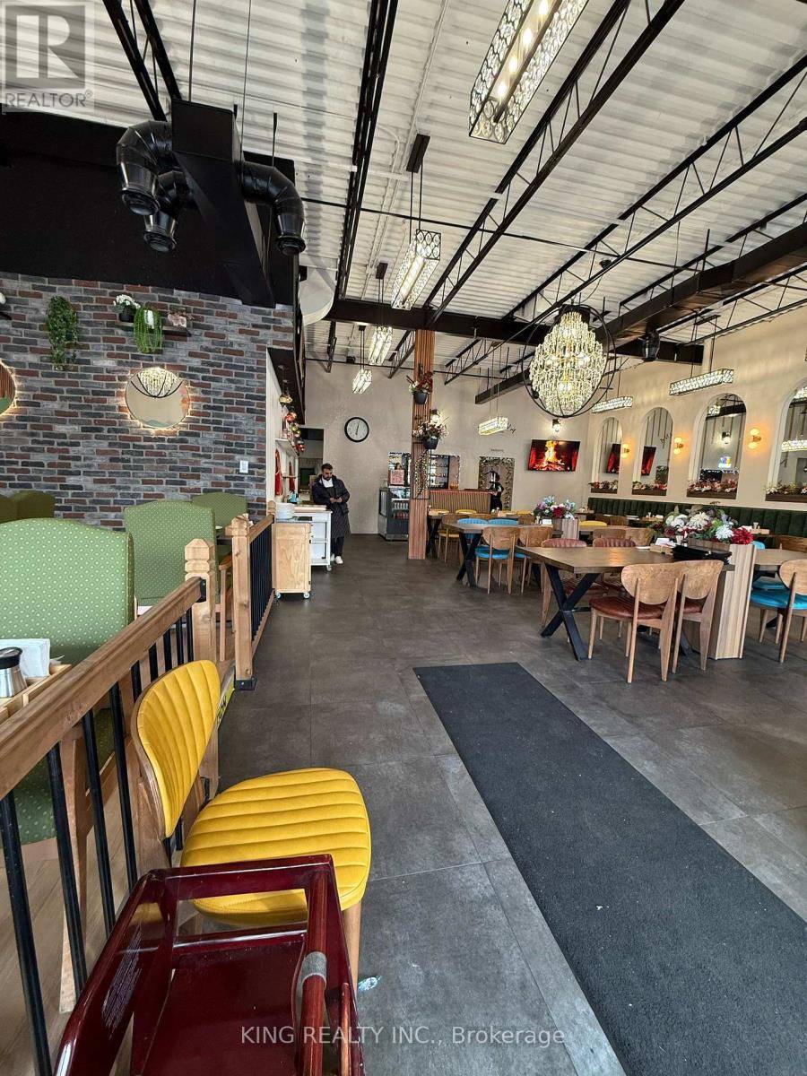 Mississauga (creditview), ON L5C4L3,900 Rathburn RD #D2 & D3