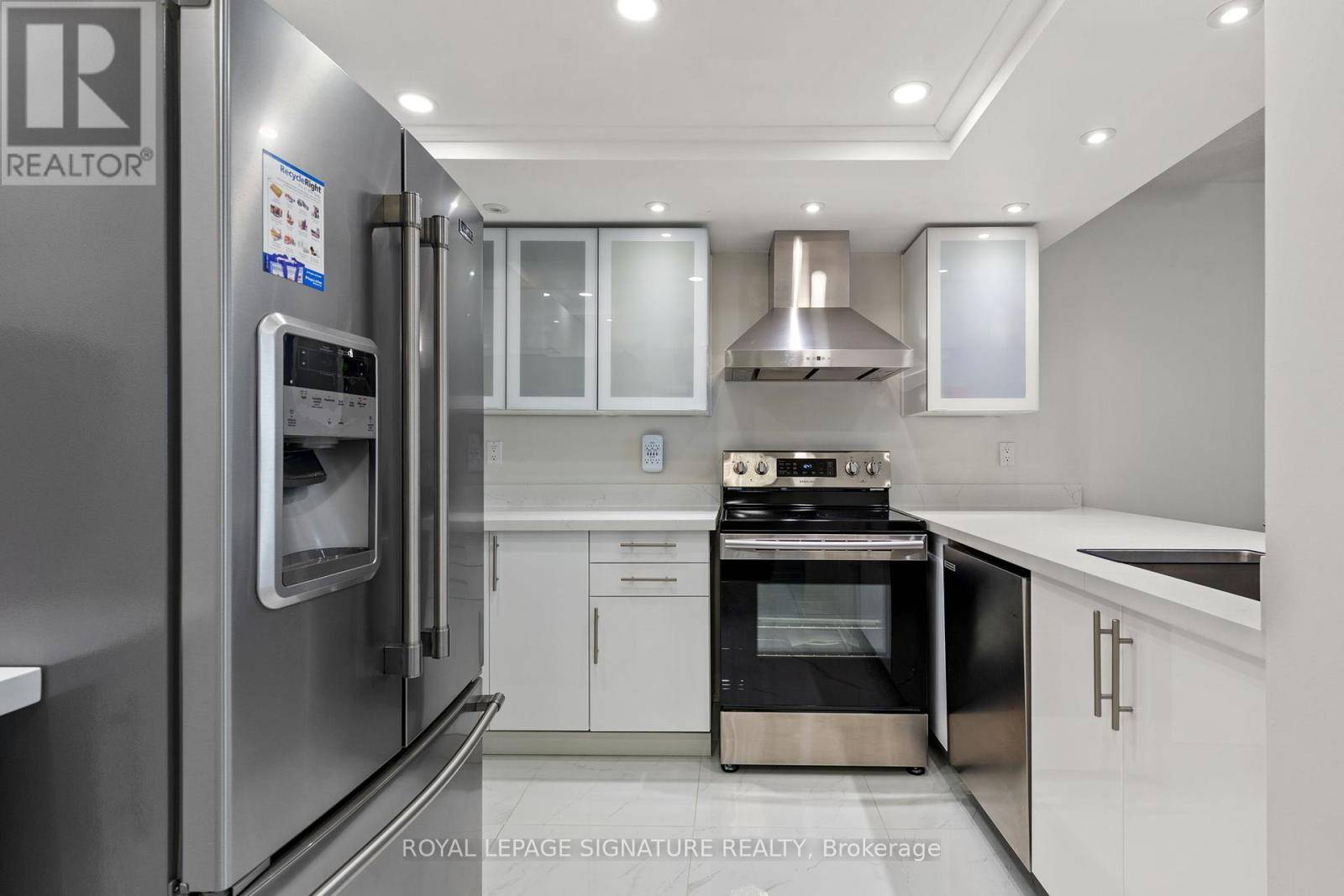 Mississauga (city Centre), ON L5B3Y4,550 Webb DR #1406
