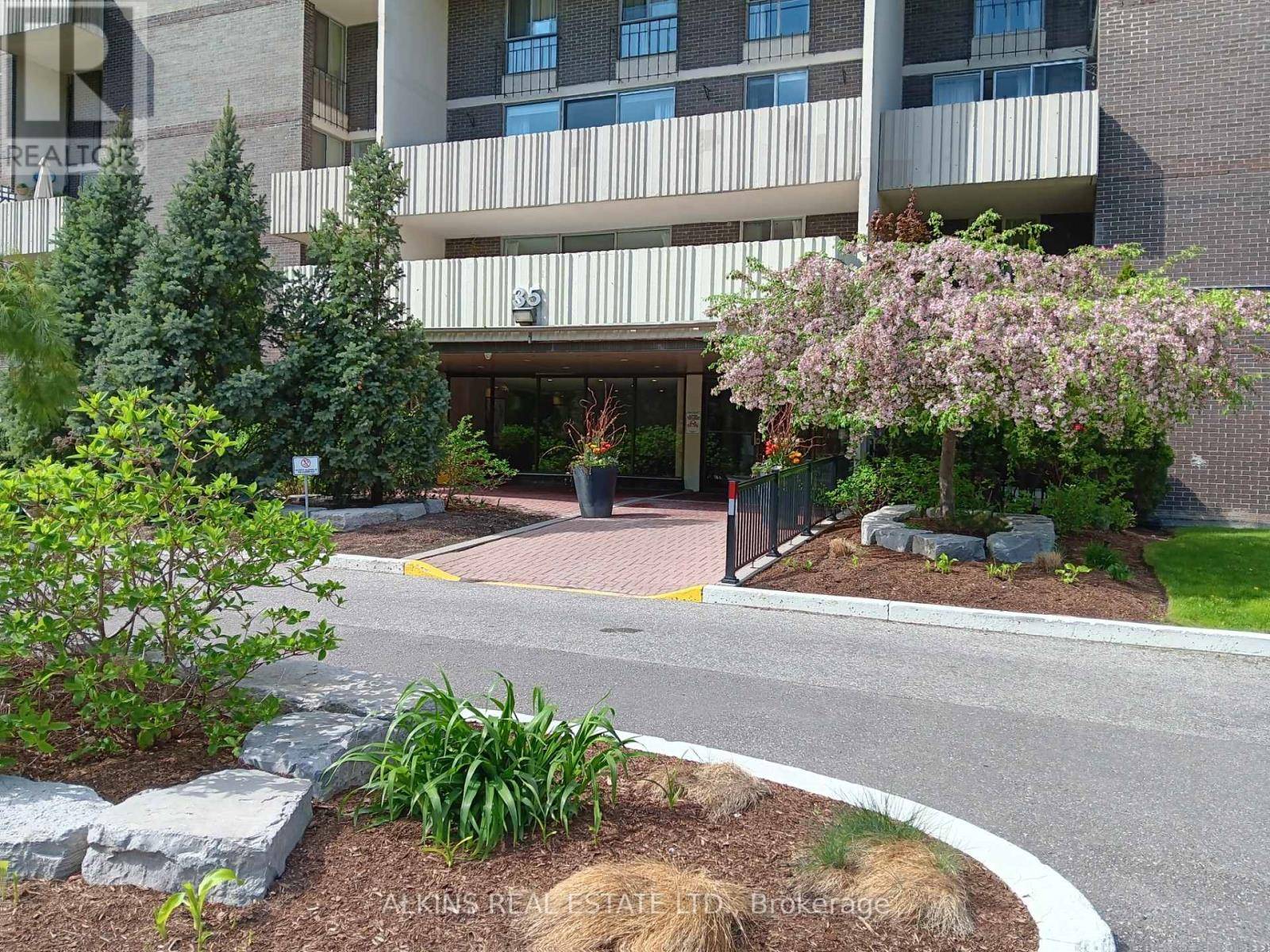 Toronto (high Park-swansea), ON M6S1A8,35 Ormskirk AVE #117