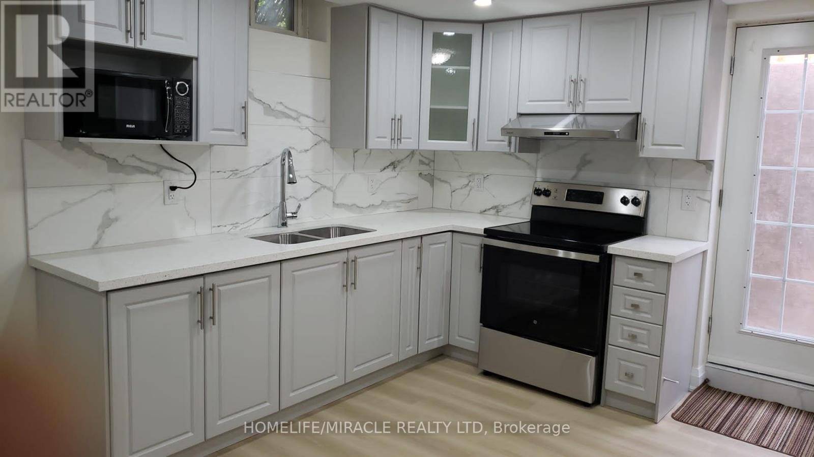 Mississauga (hurontario), ON L5R1J8,4602 BISMARK CRESCENT