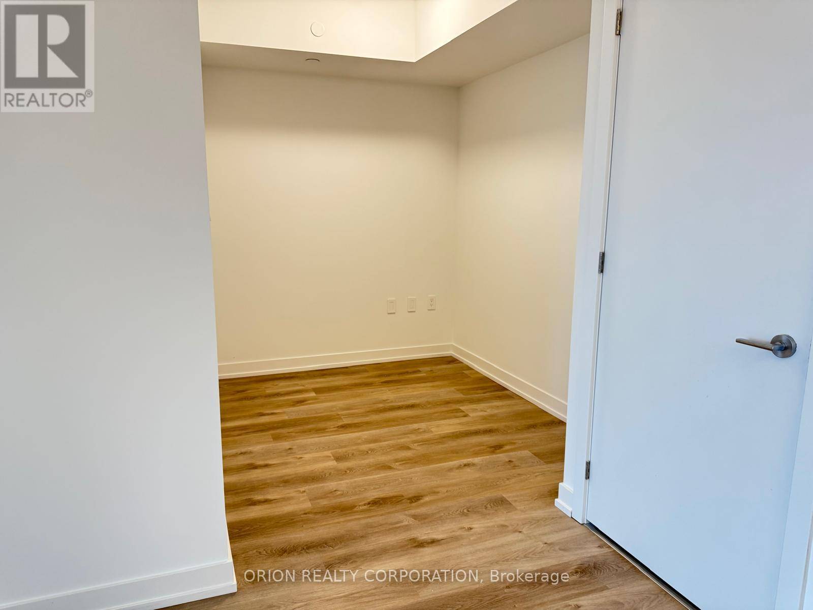 Toronto (yorkdale-glen Park), ON M6B0B1,556 Marlee AVE #714