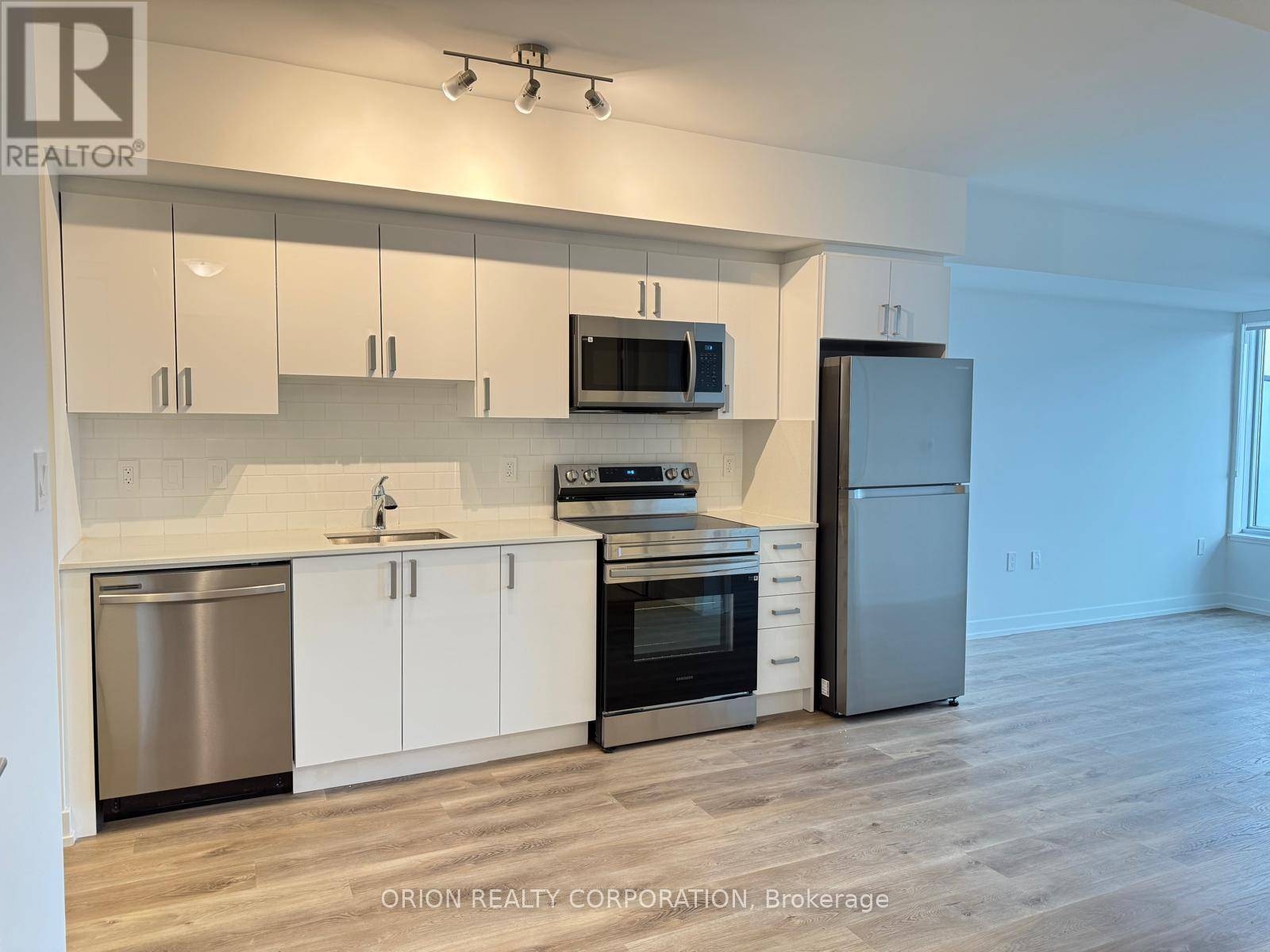 Toronto (yorkdale-glen Park), ON M6B0B1,556 Marlee AVE #714