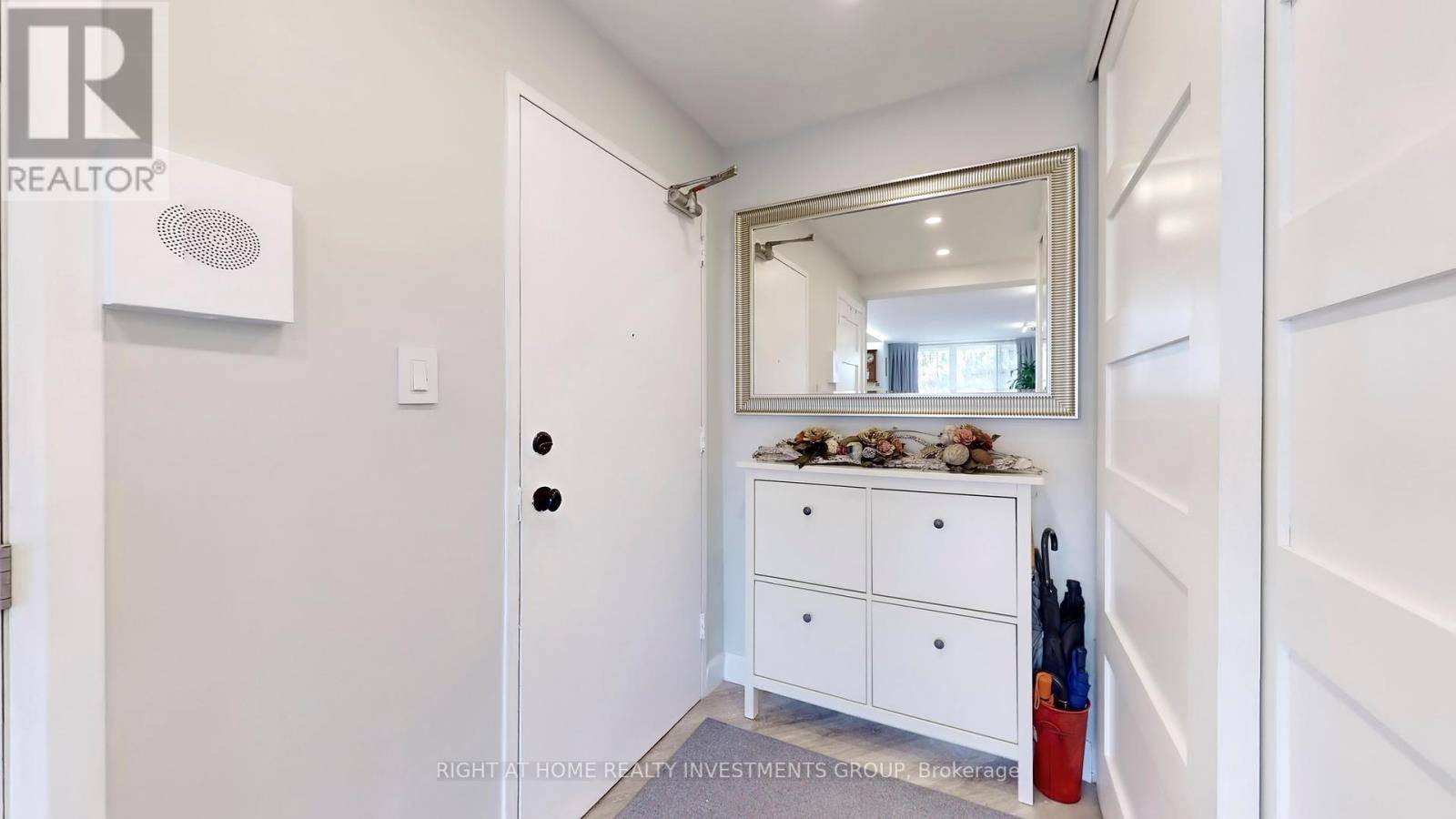 Toronto (mount Dennis), ON M6M5A2,85 Emmett AVE #501
