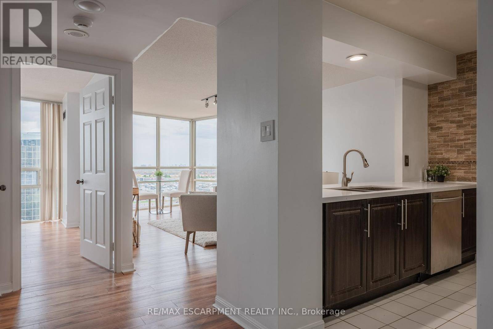 Mississauga (hurontario), ON L5R3P5,50 Eglinton AVE West #1002