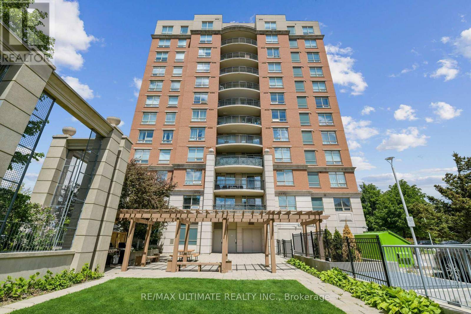 Oakville (ro River Oaks), ON L6H0E5,2325 Central Park DR #202