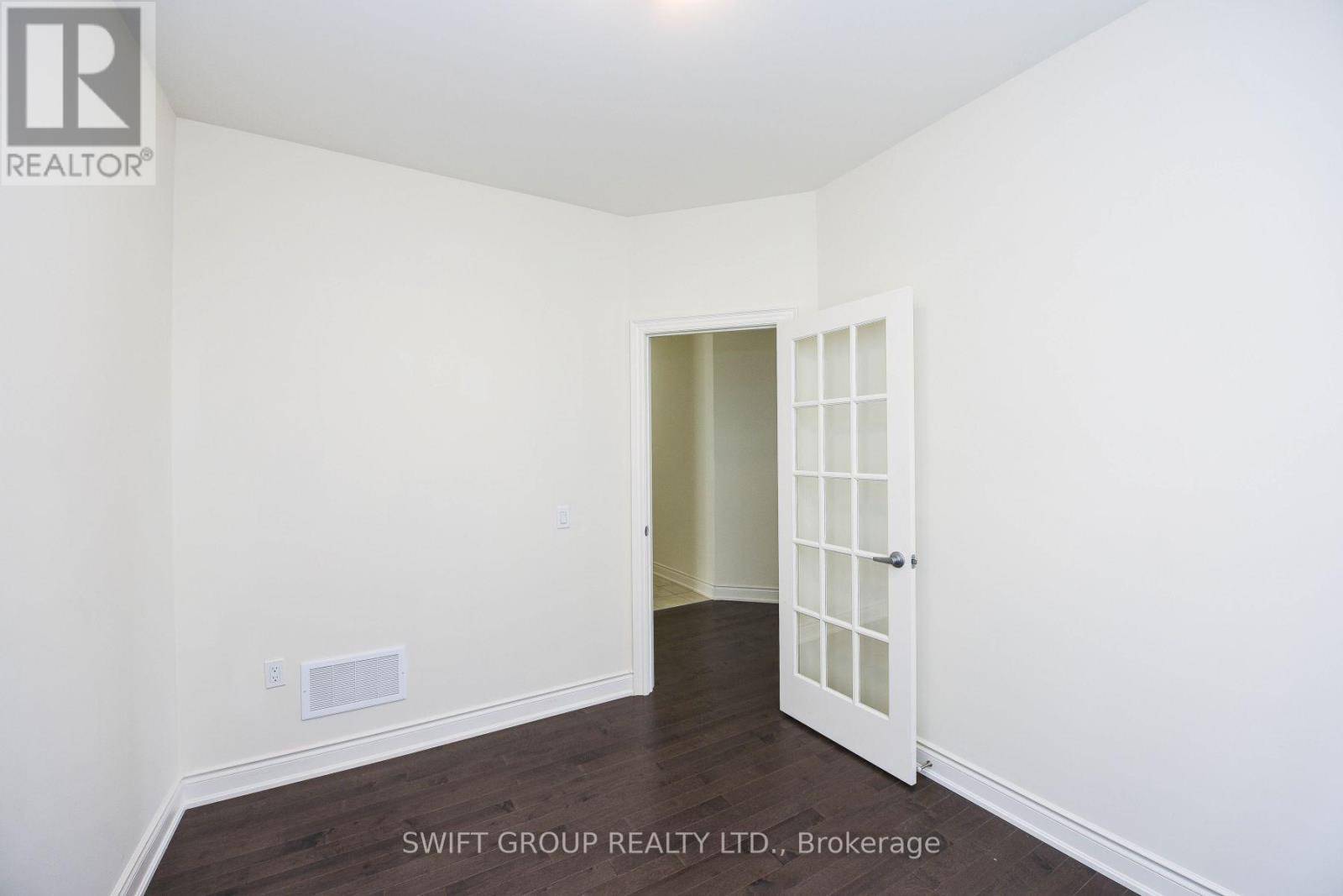 Caledon, ON L7C4G6,24 Dotchson AVE #Upper