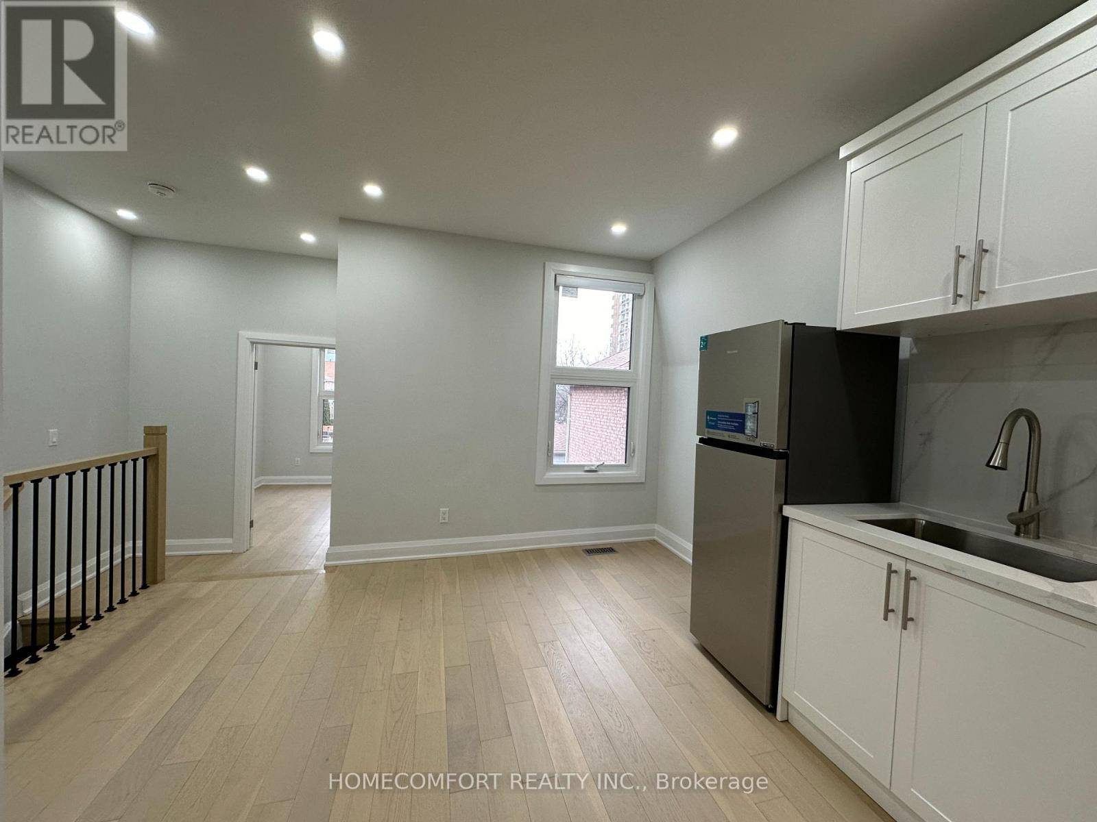Toronto (weston-pellam Park), ON M6N2Z2,211 Osler ST #Upper