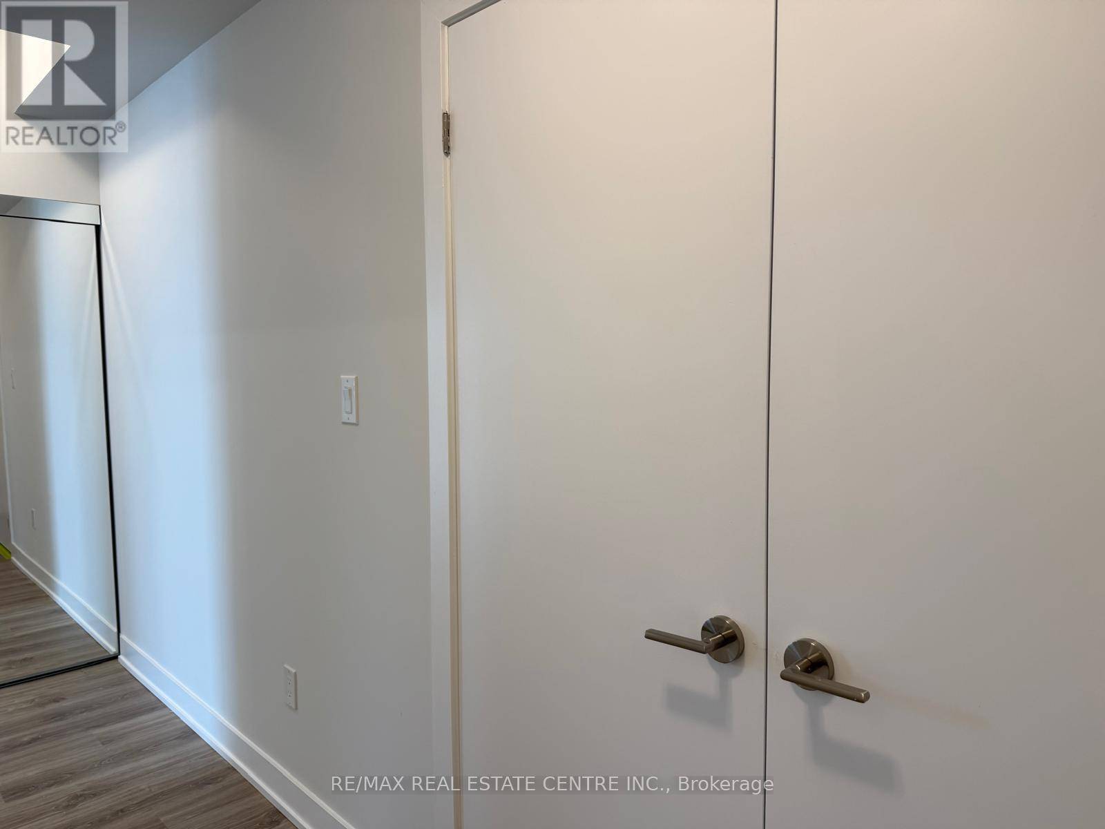 Mississauga (creditview), ON L5B0L6,430 Square One DR #1611