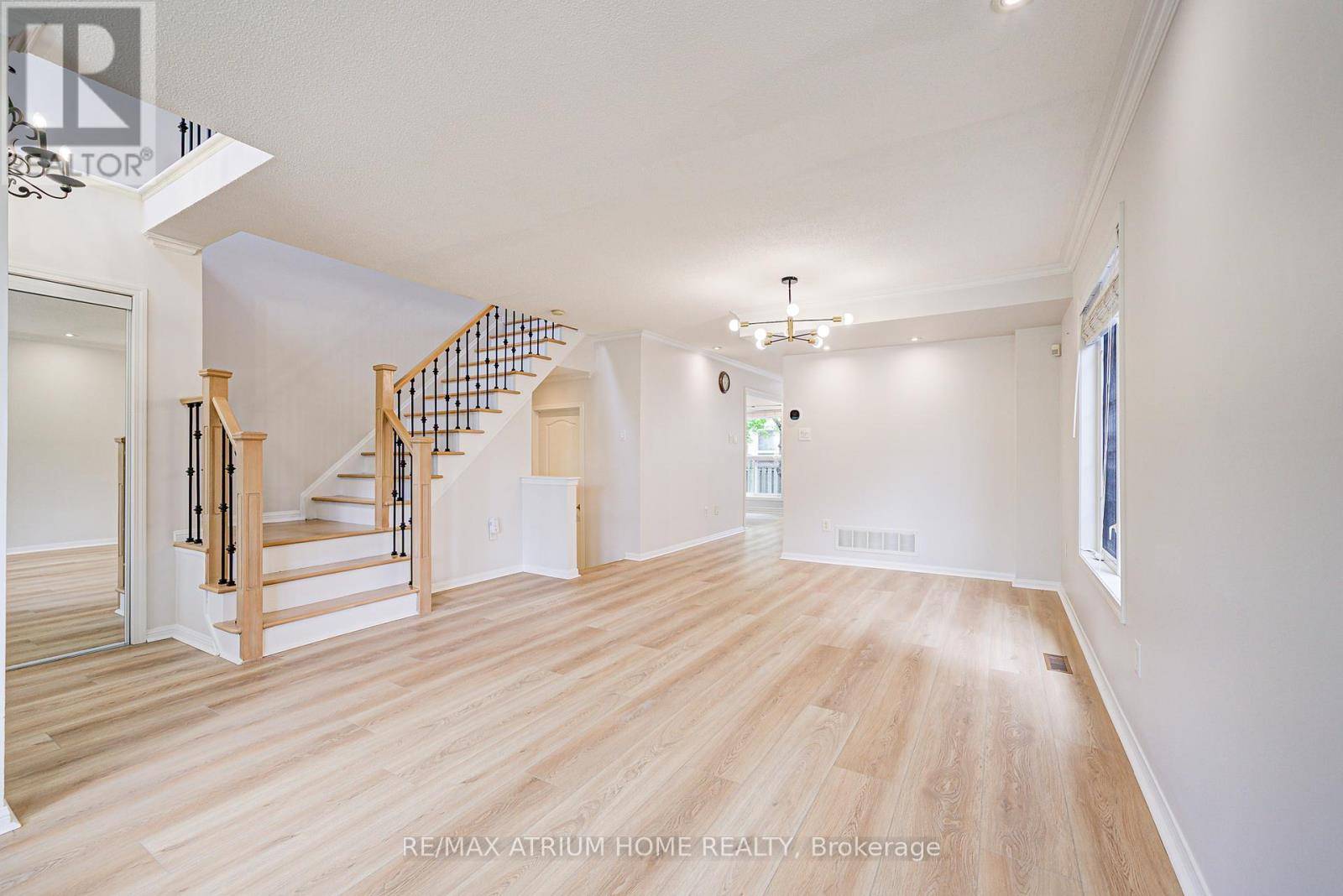 Oakville (wt West Oak Trails), ON L6M3Y9,2293 OAKHAVEN DRIVE