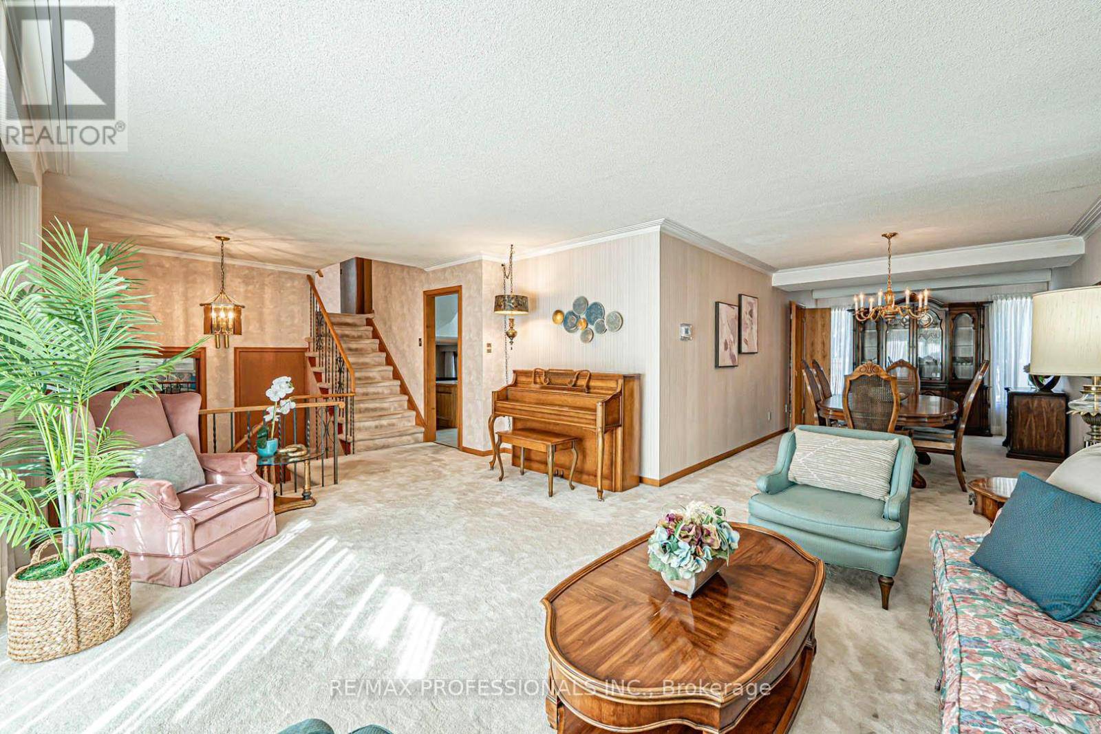 Mississauga (cooksville), ON L5A1R9,302 LENEL COURT