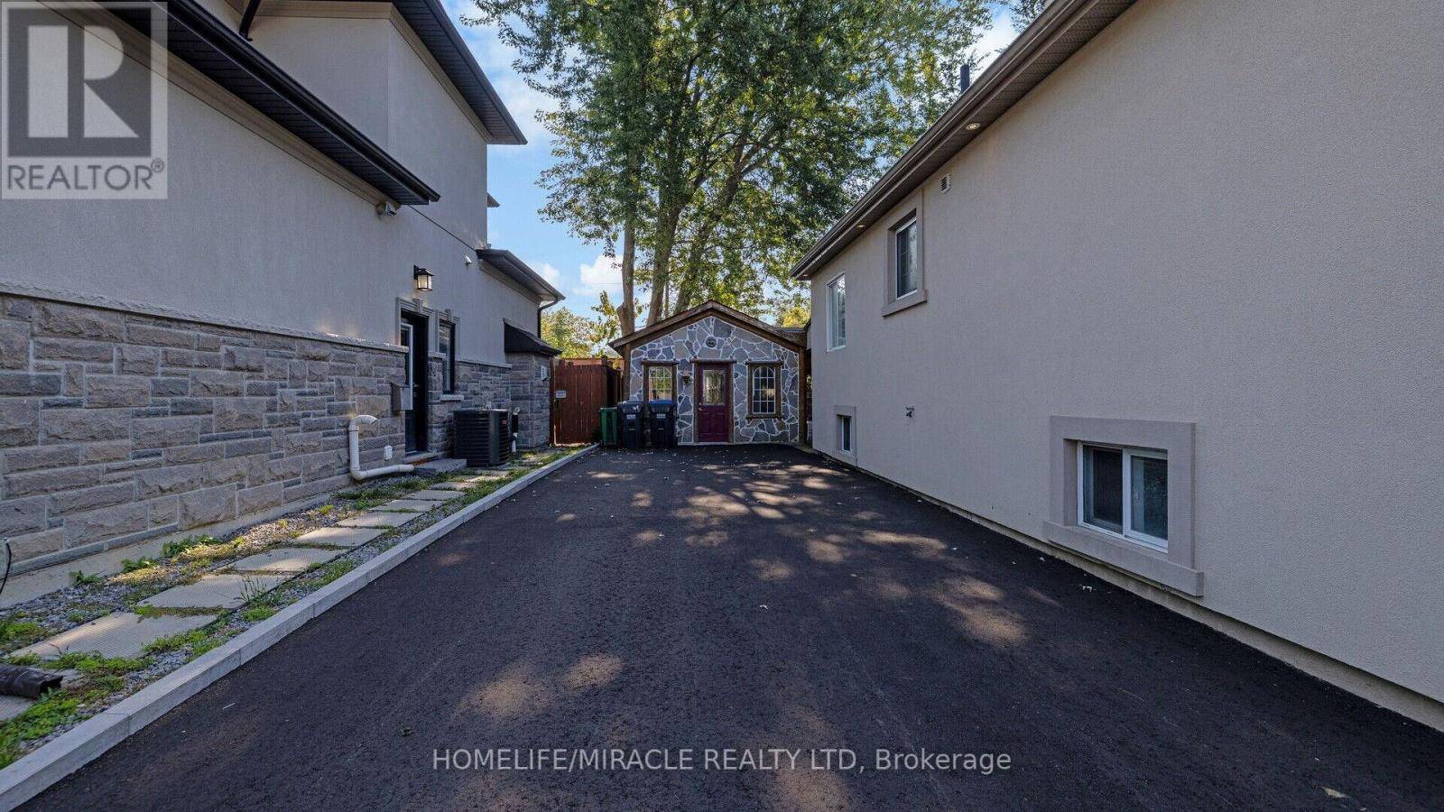 Mississauga (mineola), ON L5G1S7,112 TROY STREET