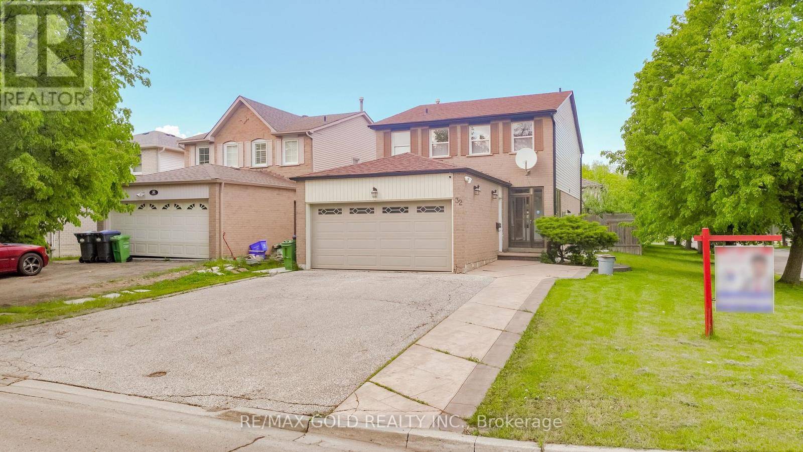 Brampton (central Park), ON L6S5B2,32 MYRTLE COURT