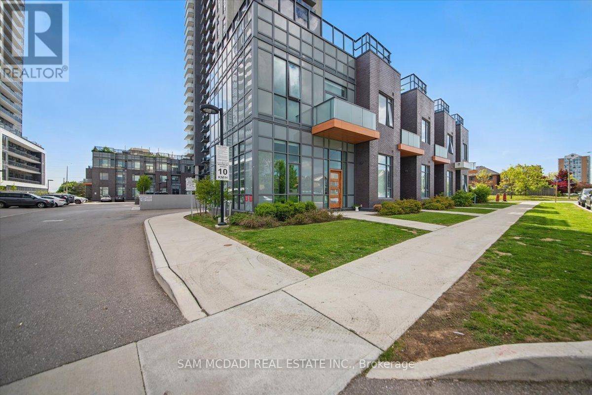 Mississauga (hurontario), ON L4Z0C6,8 Nahani WAY #124