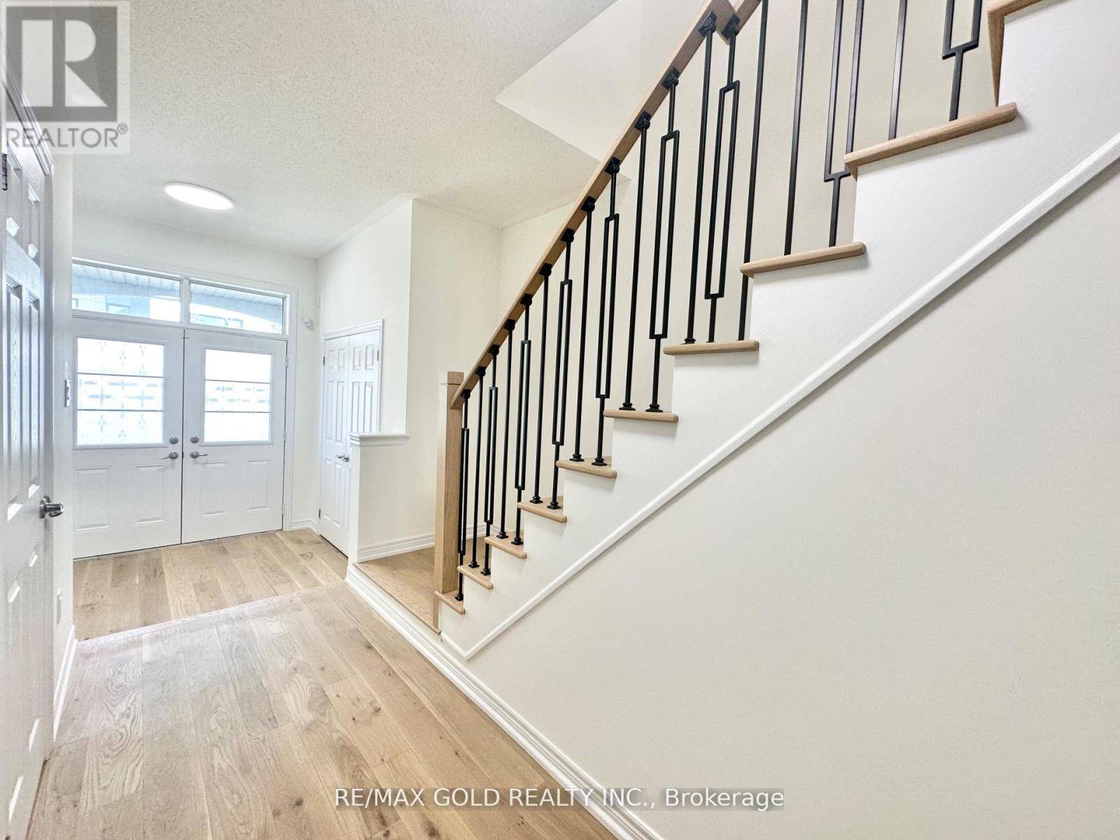 Oakville (go Glenorchy), ON L6H0M3,111 HUGUENOT ROAD