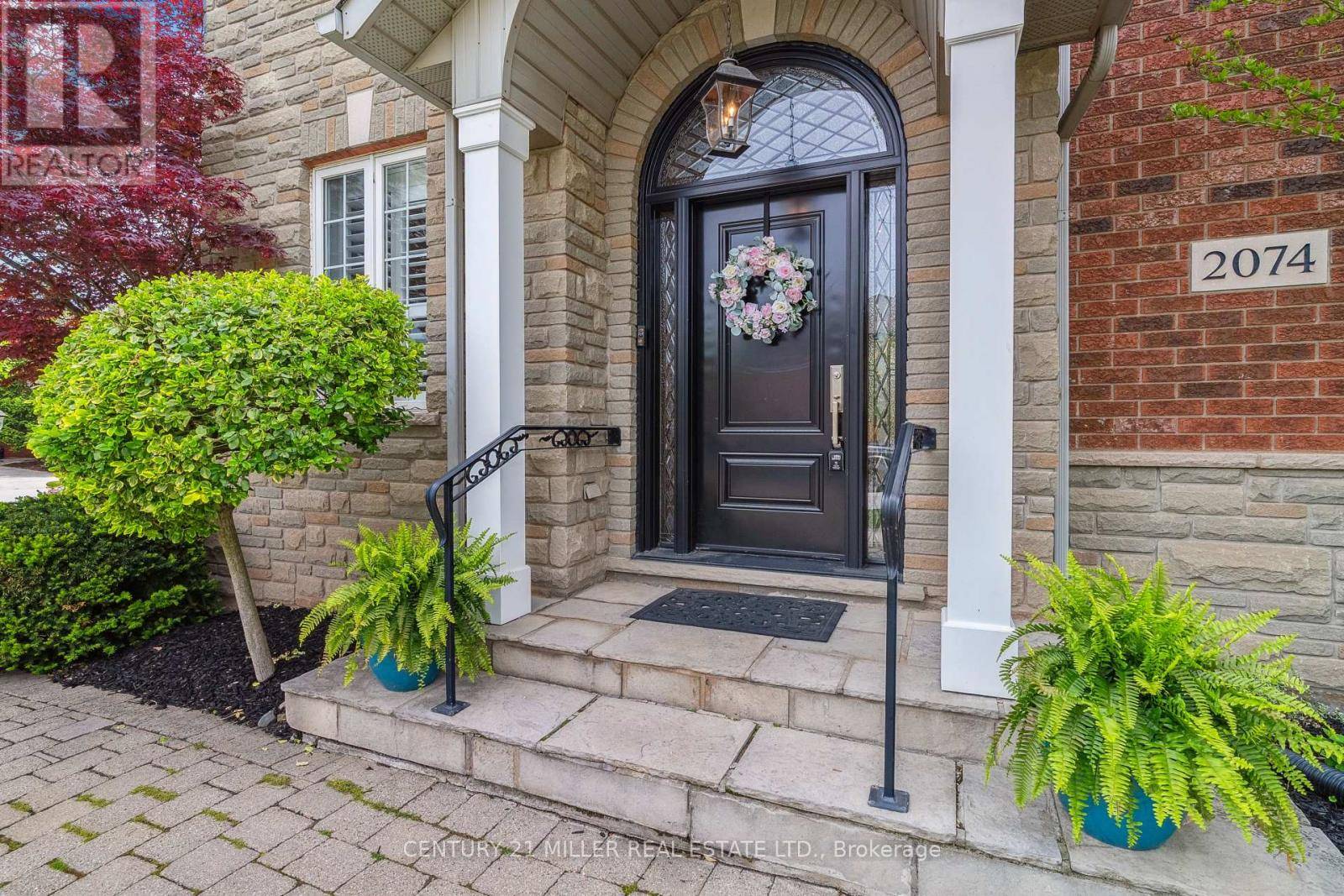Oakville (wm Westmount), ON L6M4C7,2074 SPRINGDALE ROAD