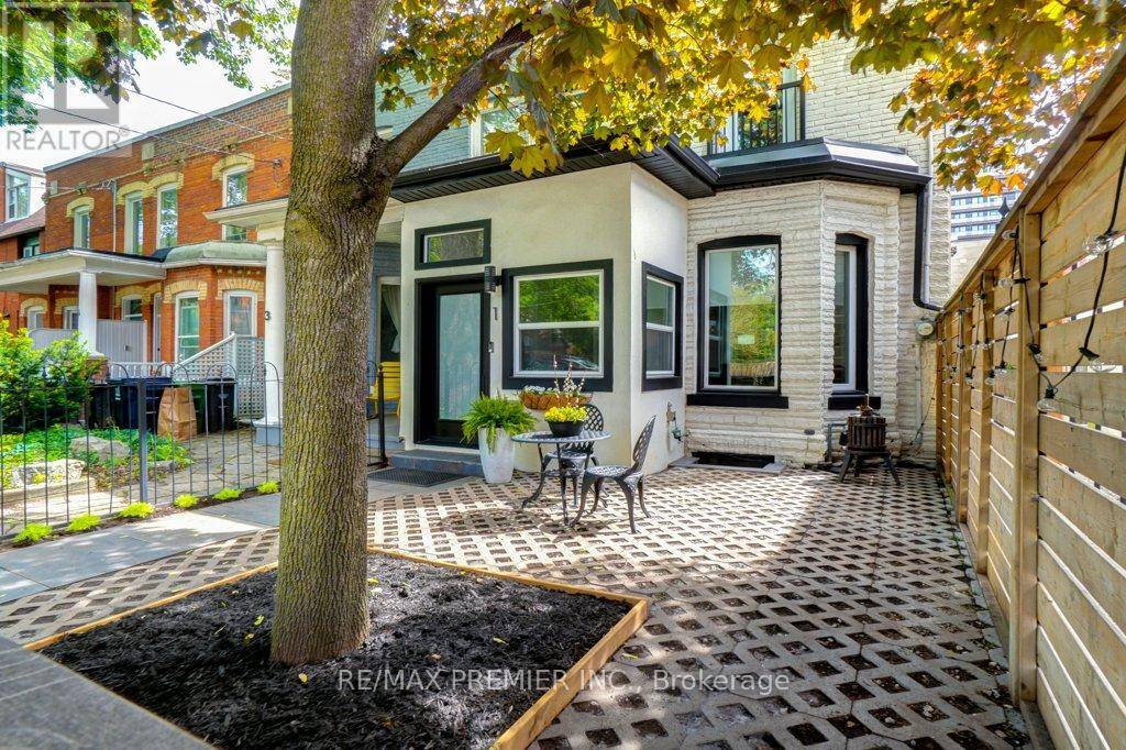 Toronto (south Parkdale), ON M6K2C2,1 GWYNNE AVENUE