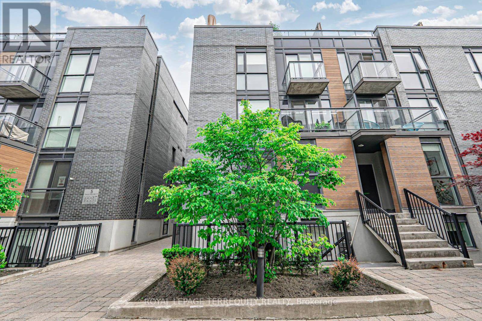 Toronto (dovercourt-wallace Emerson-junction), ON M6P0A9,15 Sousa Mendes ST #402