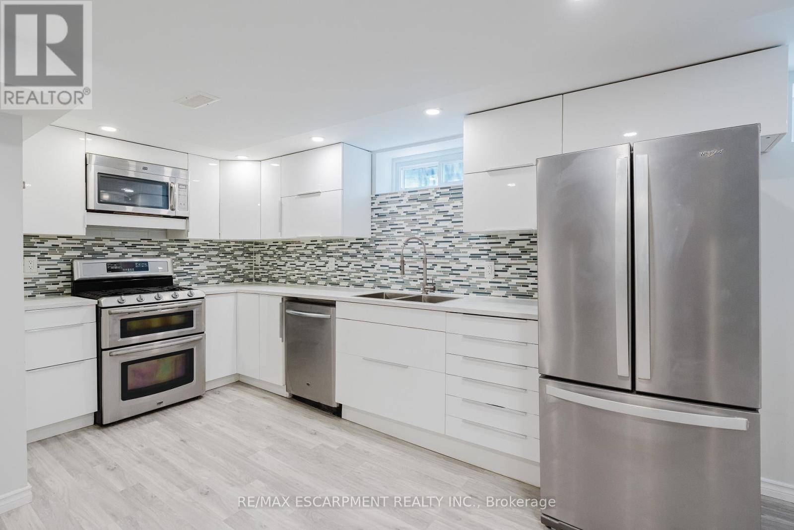 Burlington (mountainside), ON L7P1S5,2127 Parkway DR #B