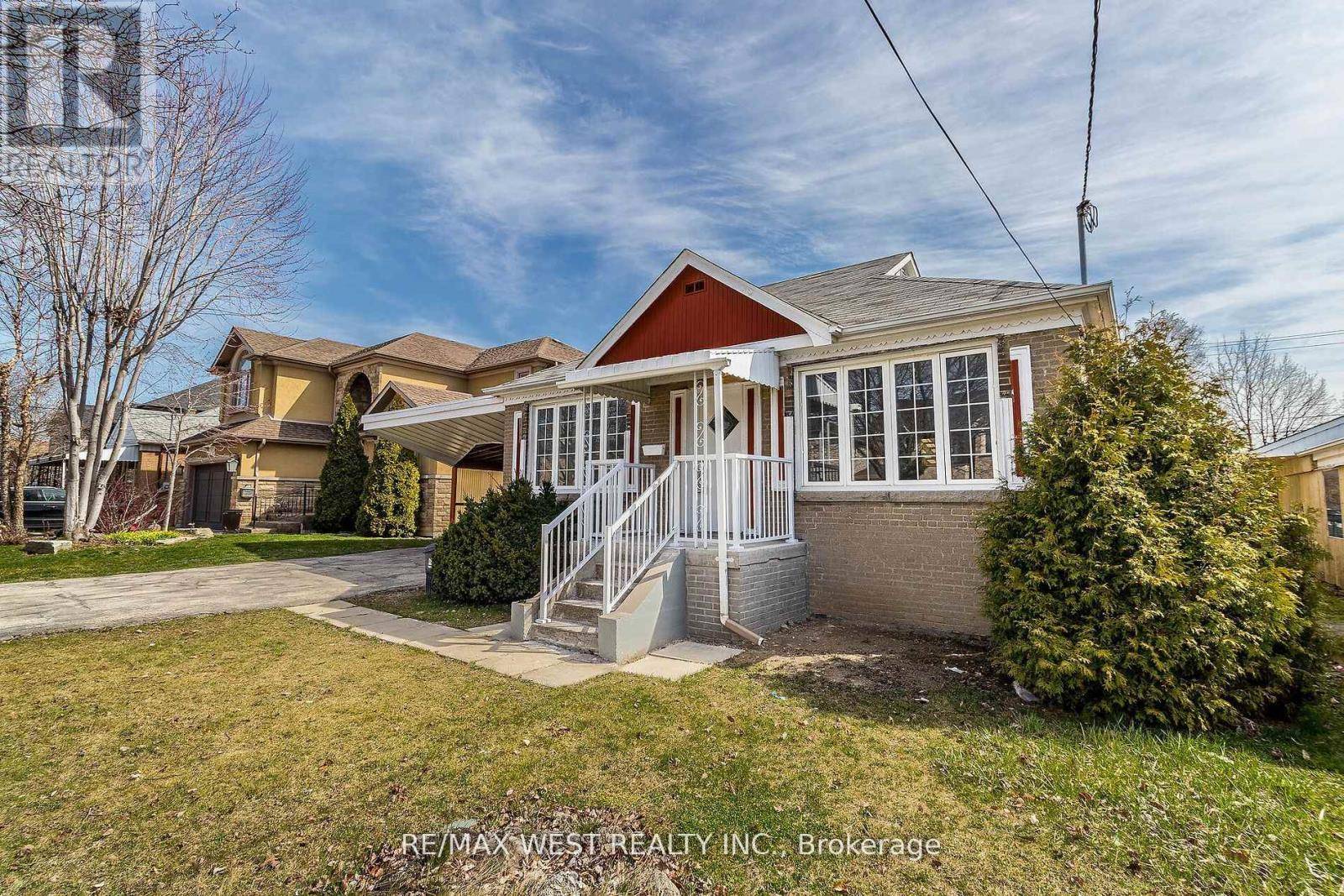 Toronto (yorkdale-glen Park), ON M9A2P7,7 HIGHLAND HILL