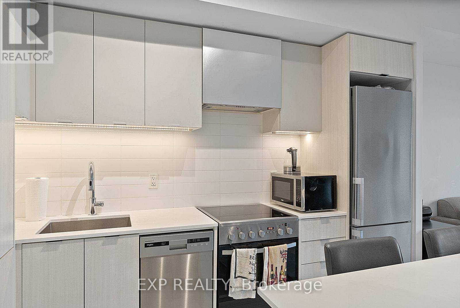 Toronto (islington-city Centre West), ON M9B0E3,26 Gibbs RD #630