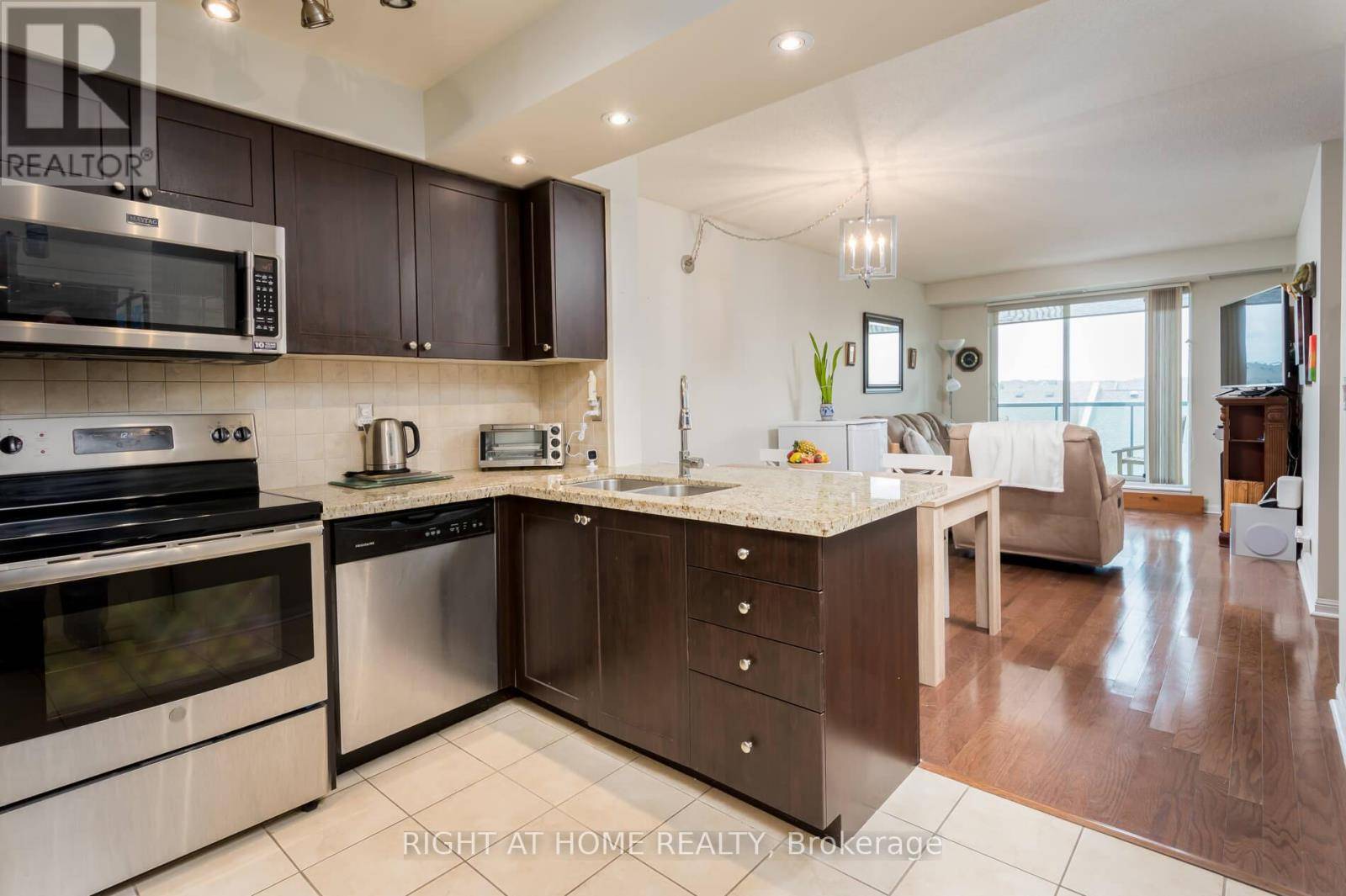 Brampton (sandringham-wellington), ON L6R3N8,65 Via Rosedale #318