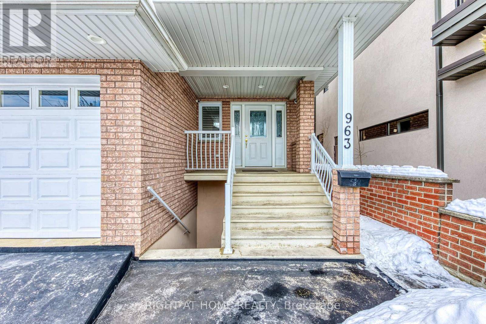 Mississauga (lakeview), ON L5G4G7,963 HAMPTON CRESCENT S