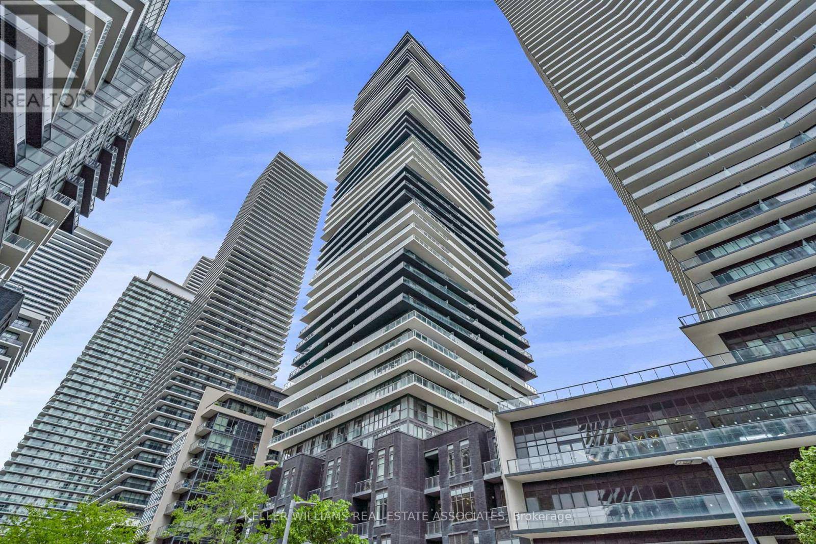 Toronto (mimico), ON M8V0C8,56 Annie Craig DR #1504