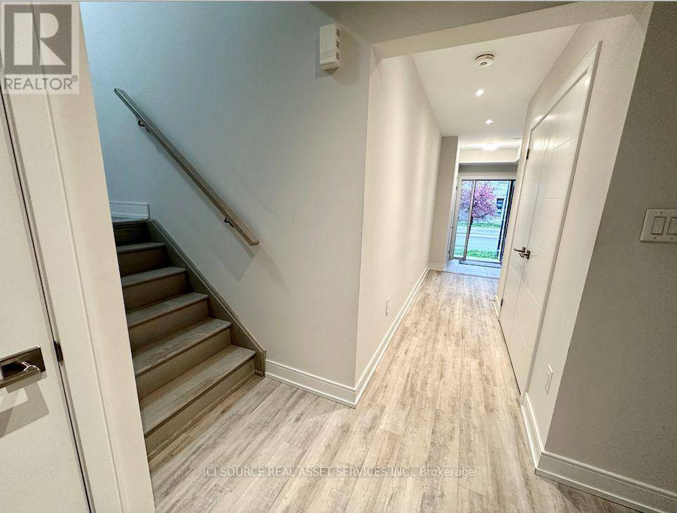 Mississauga (lakeview), ON L5G0A9,562 RAPIDS LANE