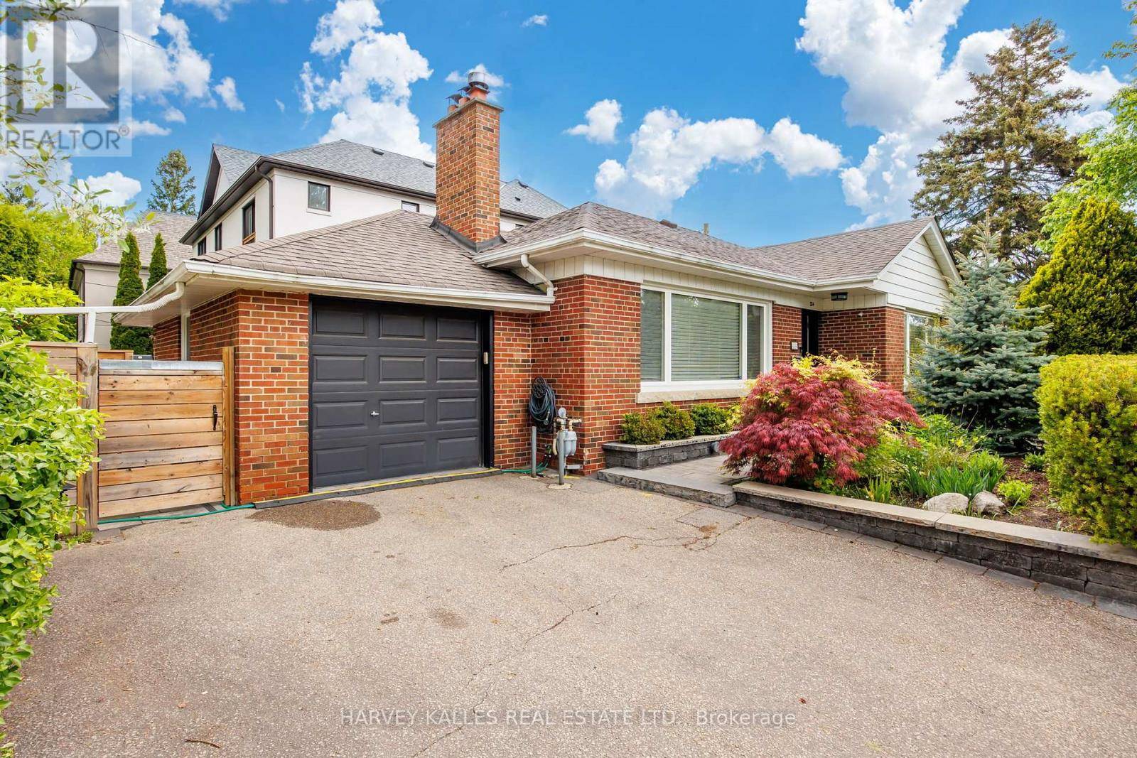 Toronto (stonegate-queensway), ON M8Y1X6,224 BERRY ROAD