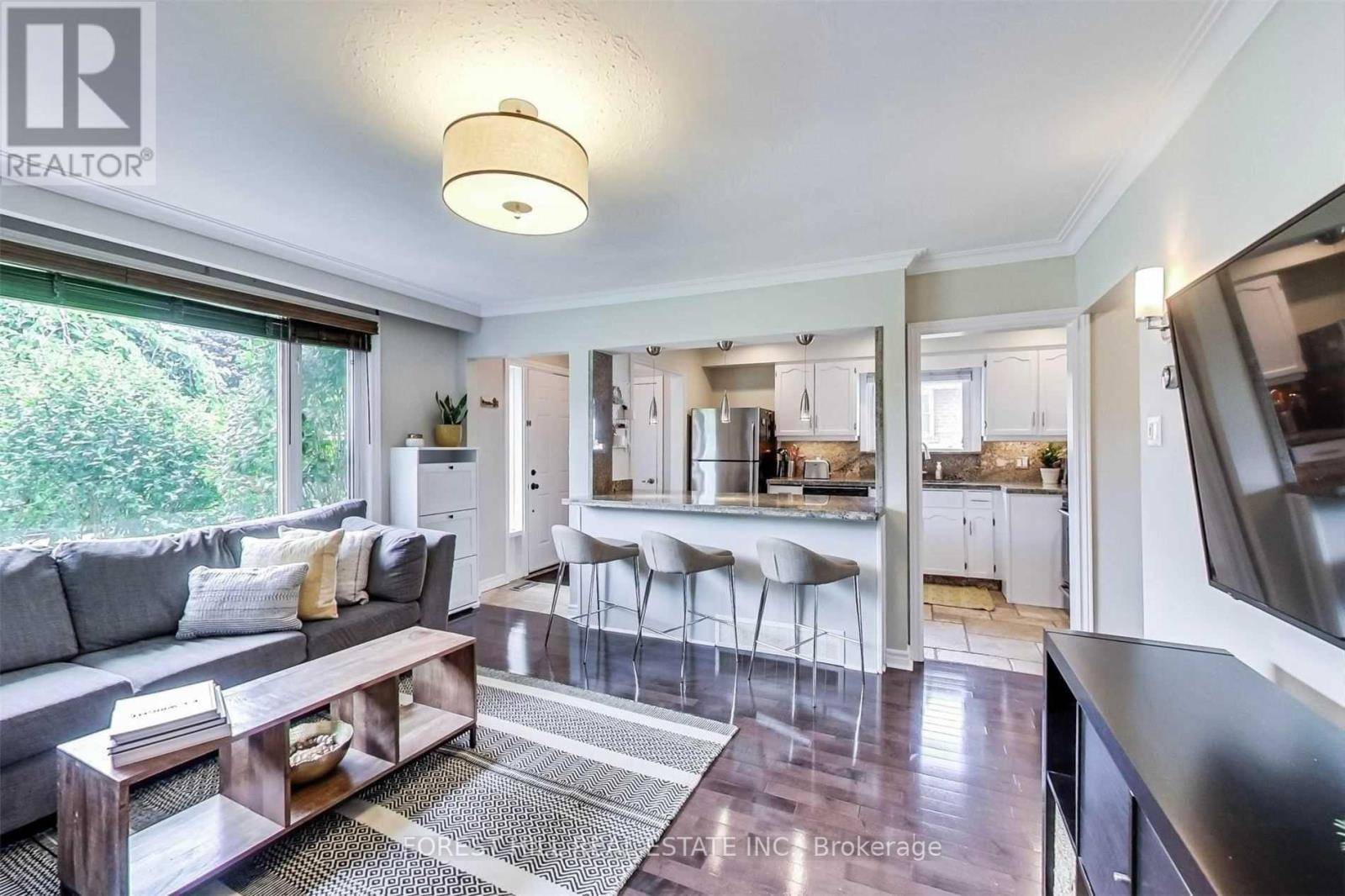 Mississauga (lakeview), ON L5E1R7,853 NINTH STREET
