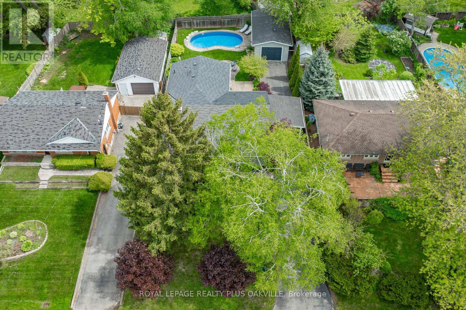 Oakville (br Bronte), ON L6L2Z1,213 MOHAWK ROAD