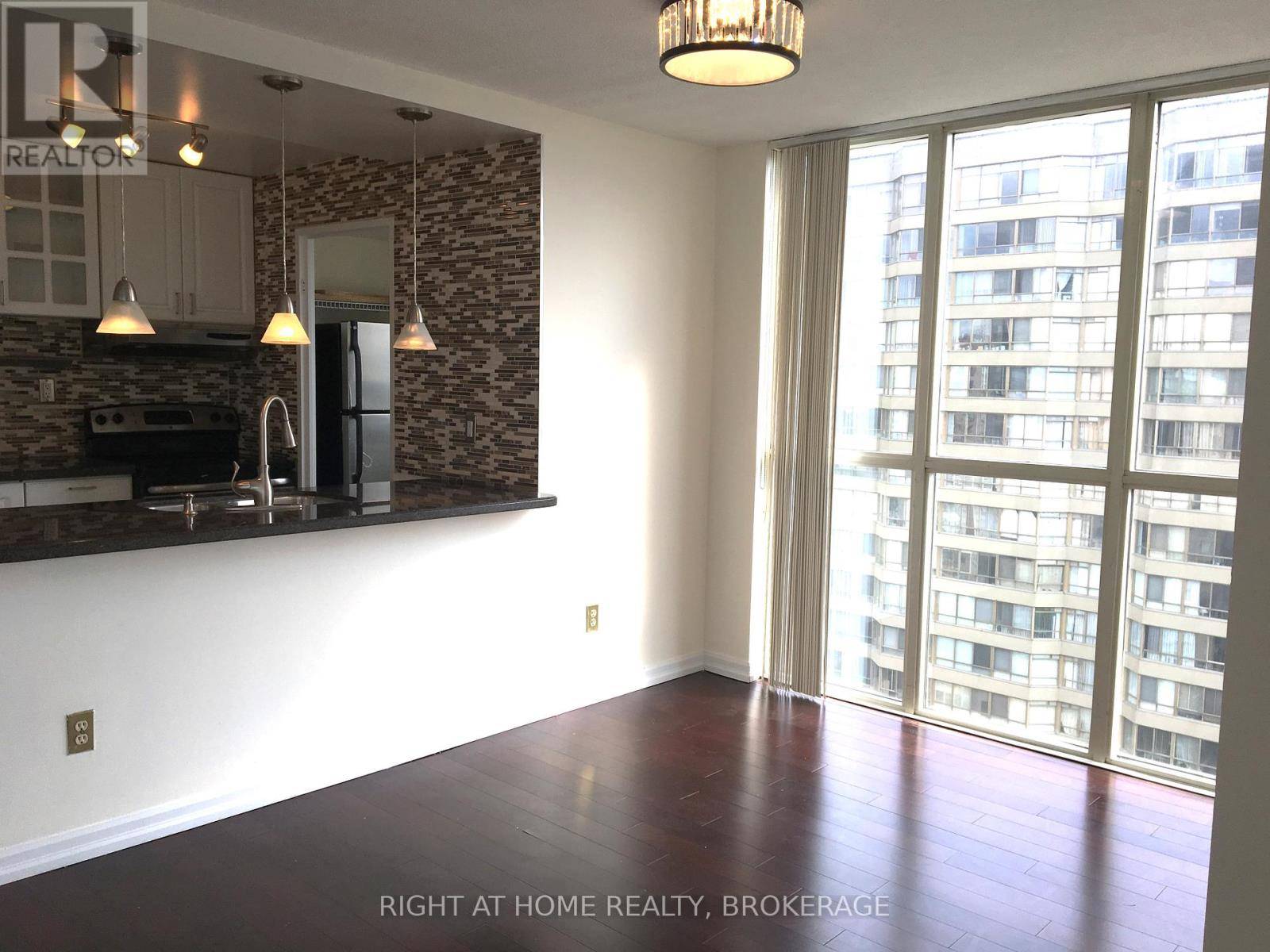 Mississauga (city Centre), ON L5B3Y6,285 Enfield PL #2004