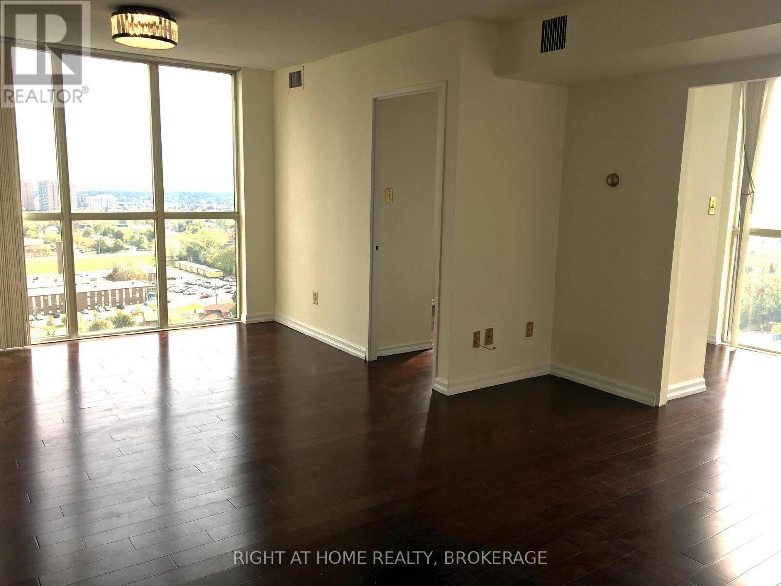 Mississauga (city Centre), ON L5B3Y6,285 Enfield PL #2004