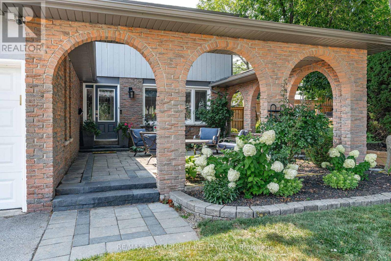 Burlington (brant Hills), ON L7P3C4,2134 ALCONBURY CRESCENT