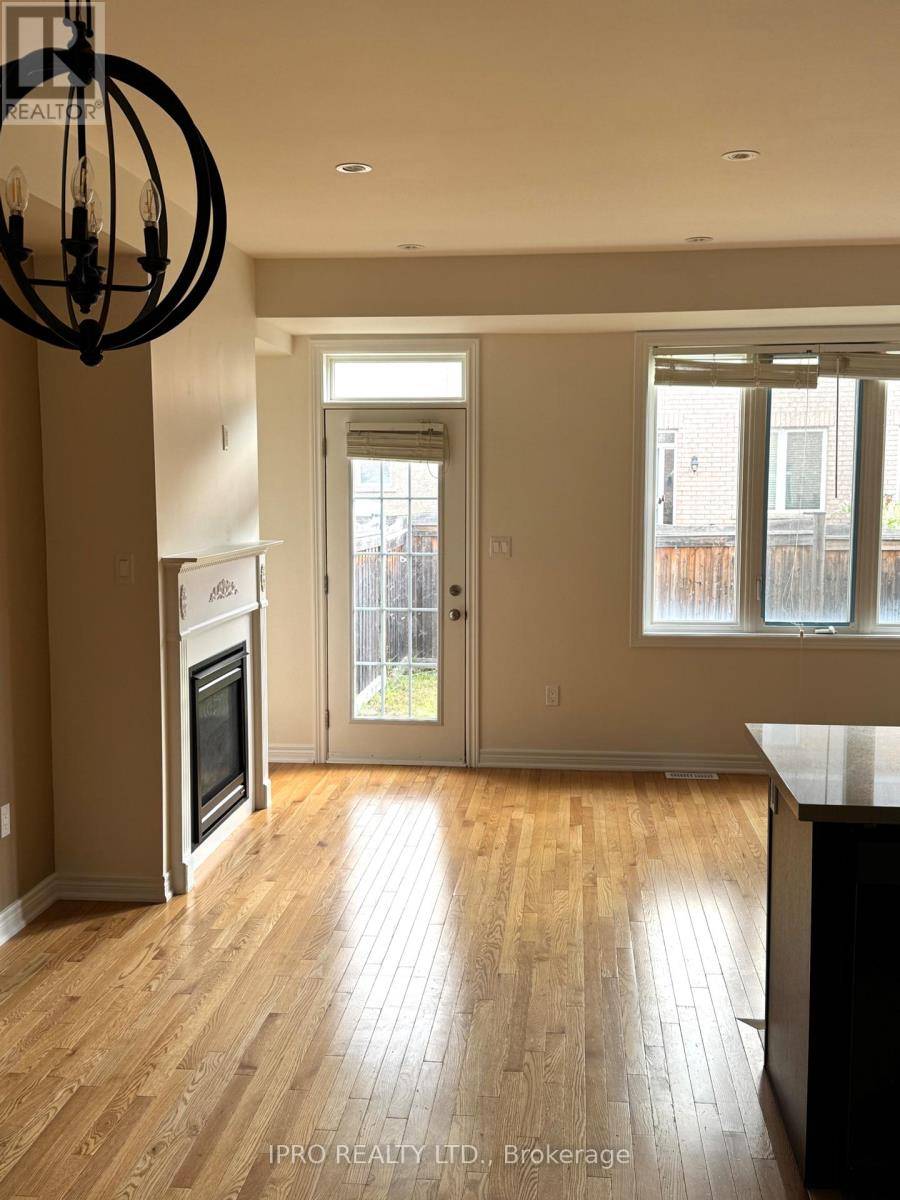 Milton (wi Willmott), ON L9T8K4,893 TRANSOM CRESCENT