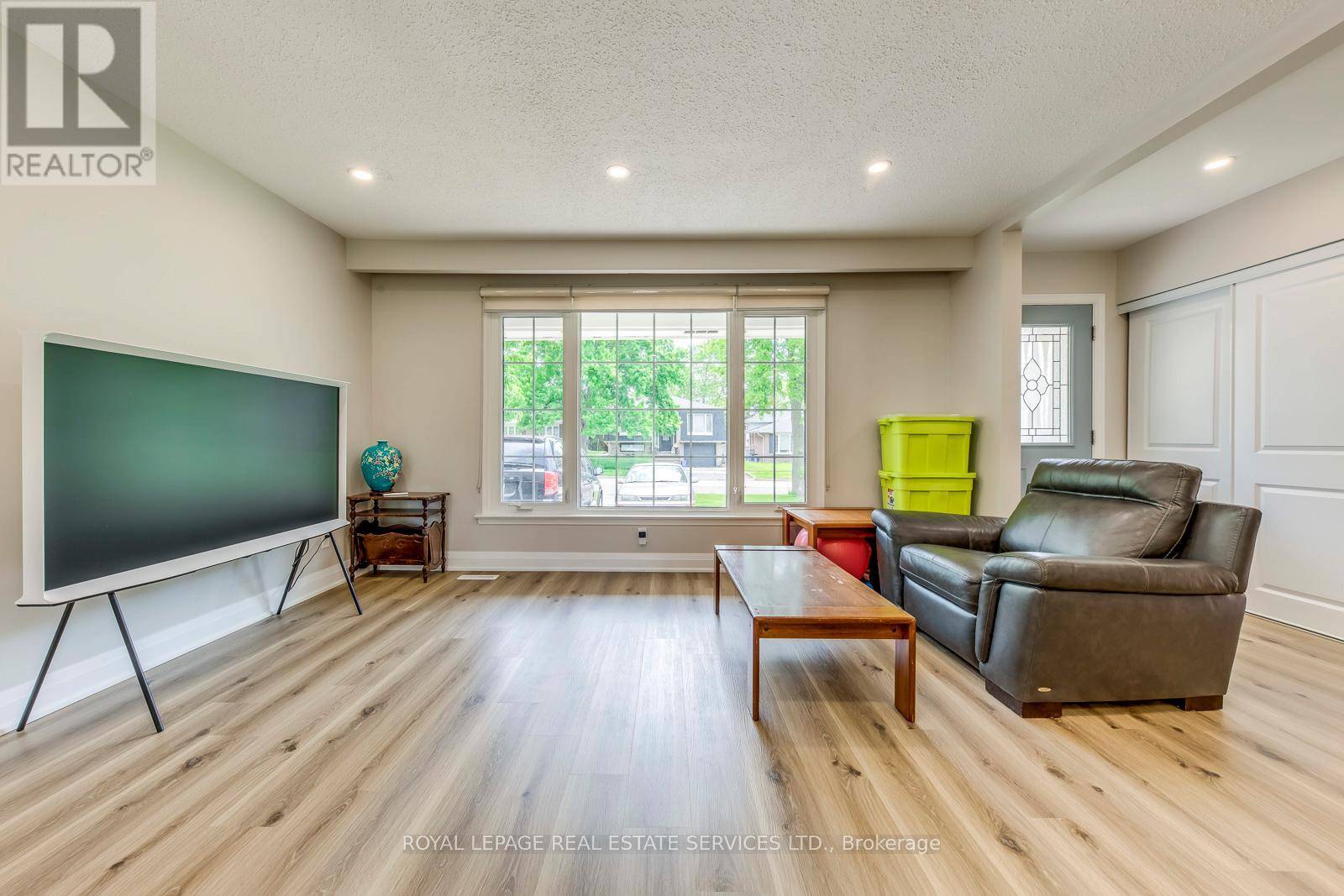 Oakville (cp College Park), ON L6H1G3,69 CULHAM STREET