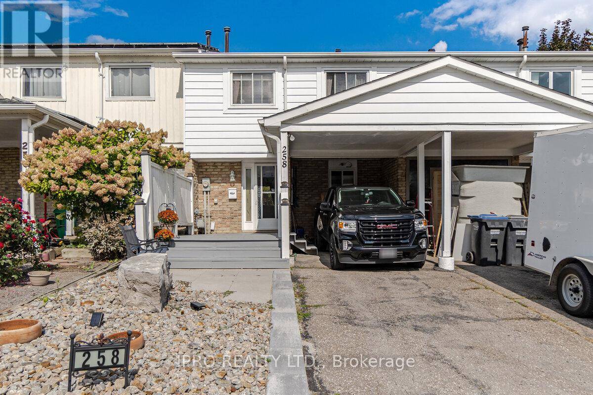 Brampton (madoc), ON L6V3H4,258 ROYAL SALISBURY WAY