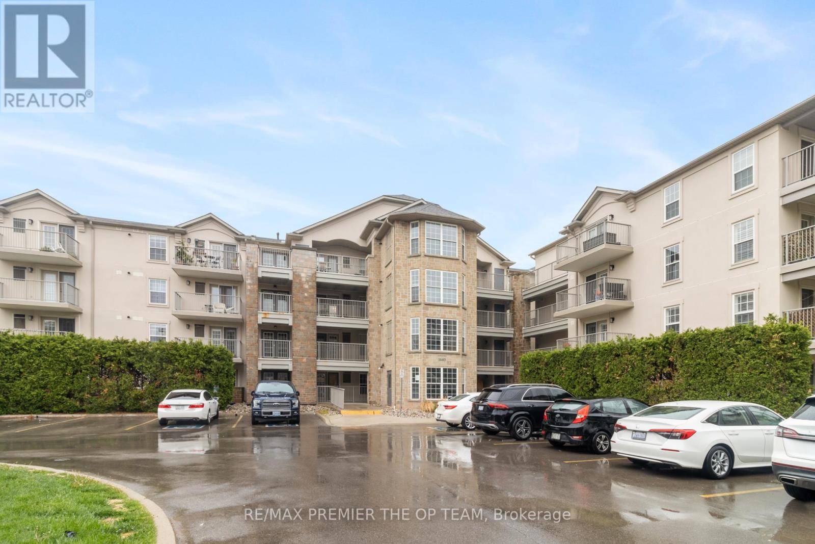 Oakville (ga Glen Abbey), ON L6M4M9,1440 Bishops Gate #404