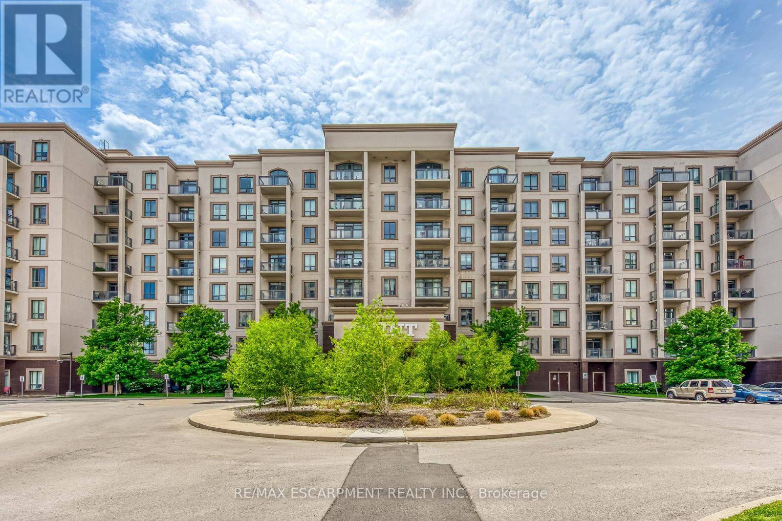 Oakville (wm Westmount), ON L6M0Y5,2490 Old Bronte RD #613