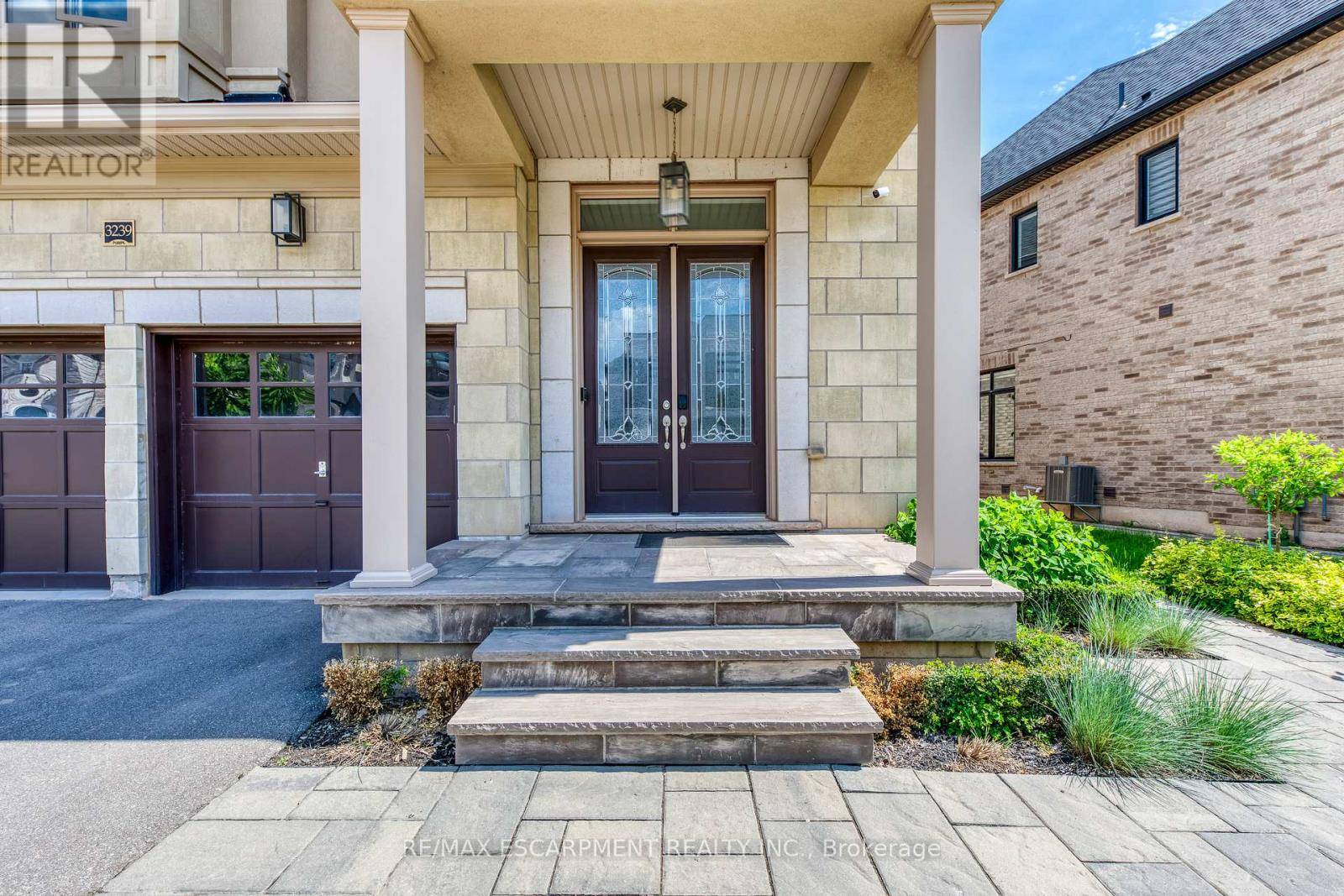 Oakville (go Glenorchy), ON L6H0V8,3239 MILLICENT AVENUE