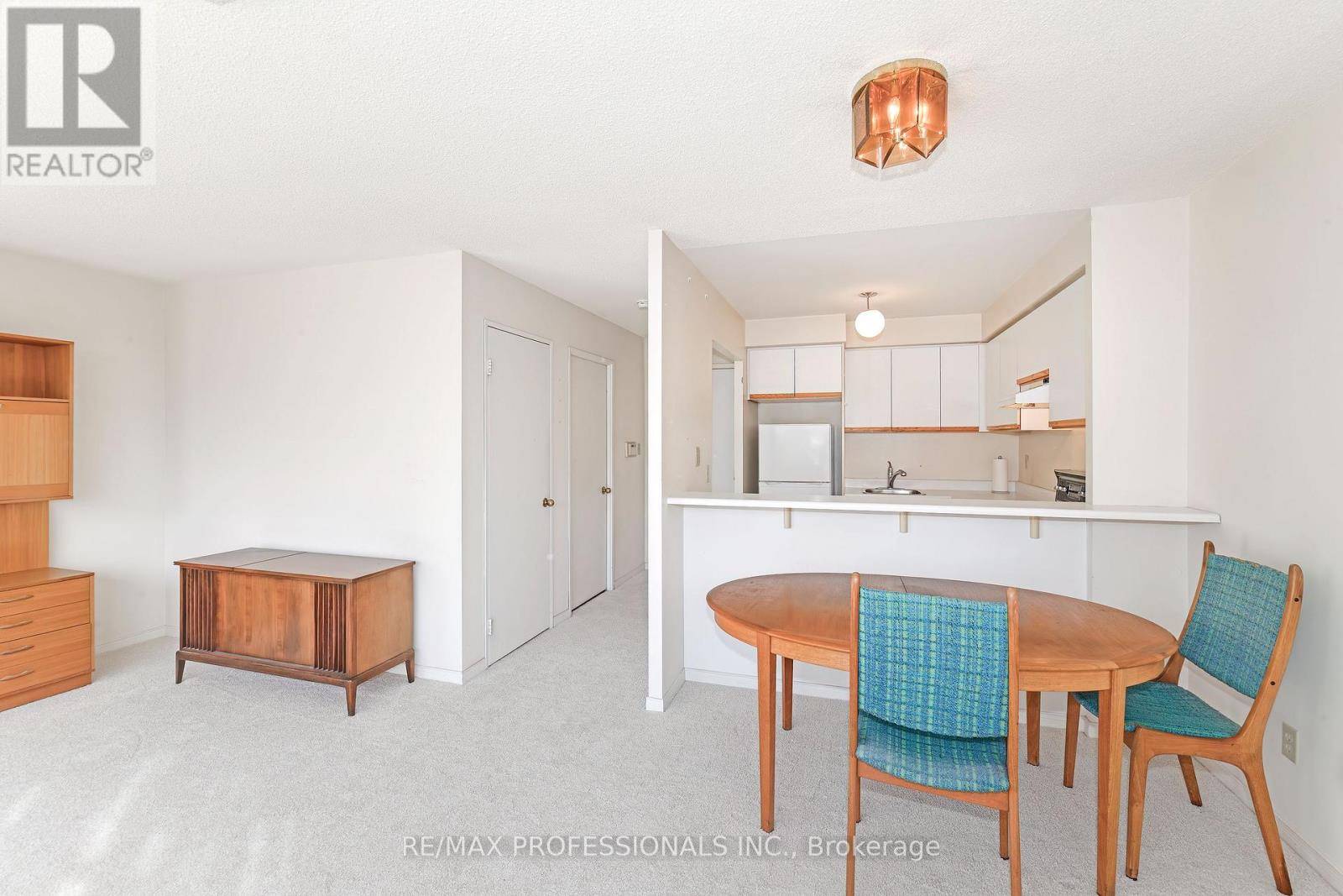 Toronto (mimico), ON M8V3X1,2261 Lakeshore BLVD West #528