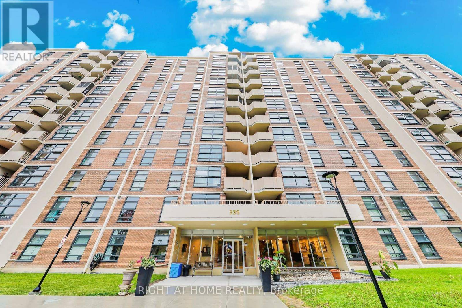 Toronto (black Creek), ON M3N2P3,335 Driftwood AVE #701