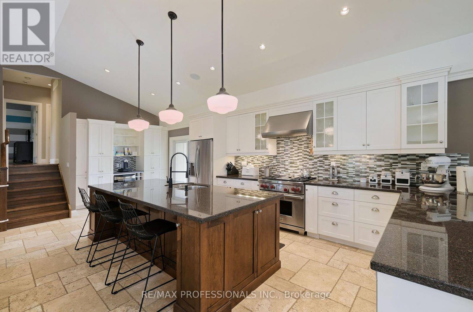 Oakville (wo West), ON L6L4P9,321 WENDY LANE