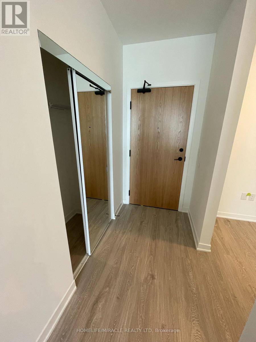Mississauga (central Erin Mills), ON L5M2V8,2495 Eglinton Ave #811