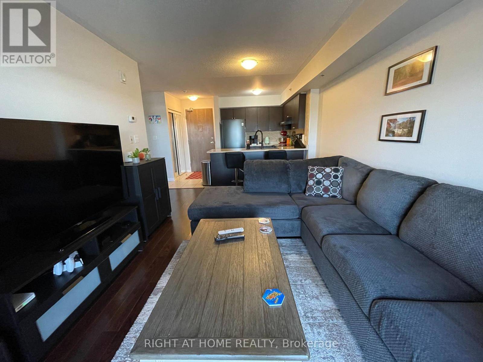 Burlington (alton), ON L7M0H1,3070 Rotary WAY #411