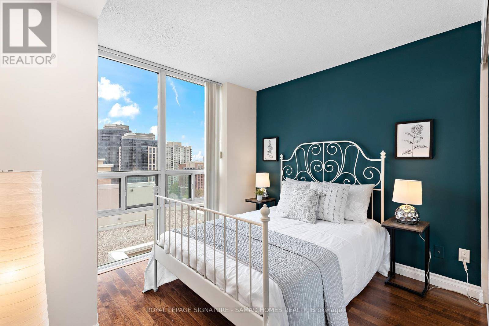 Toronto (islington-city Centre West), ON M9A0A4,7 Michael Power PL #LPH07
