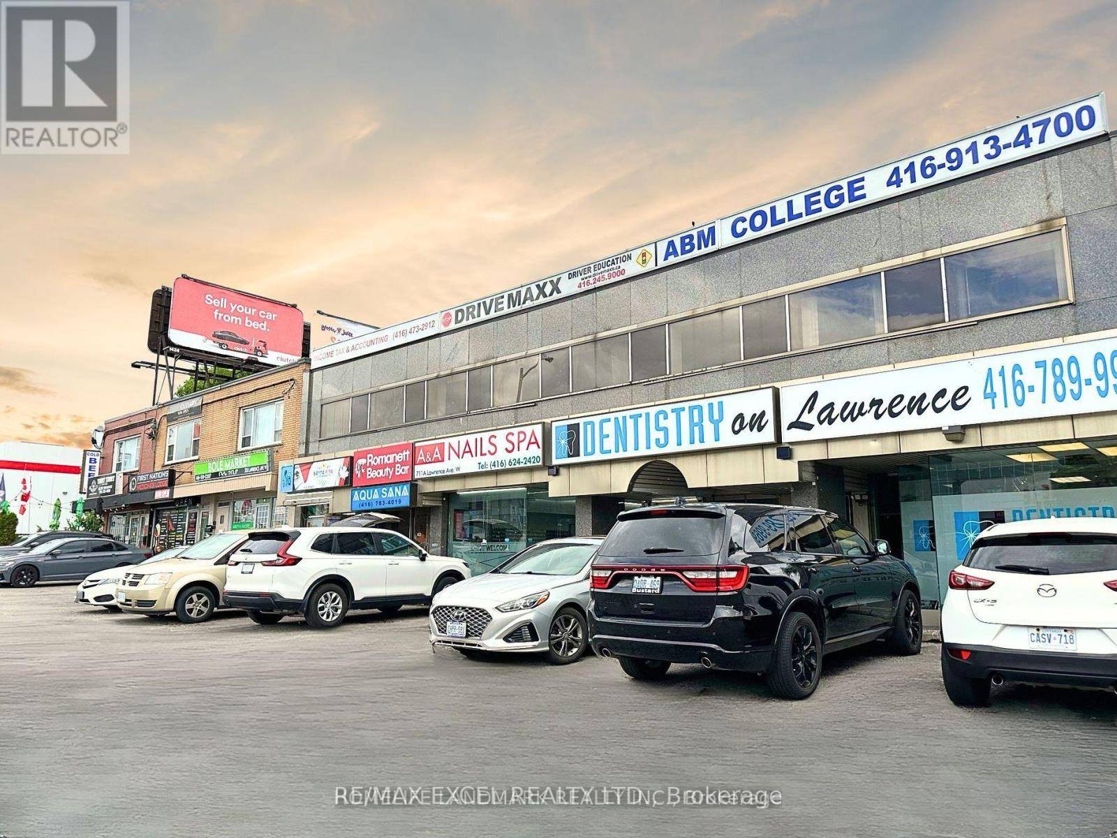 Toronto (yorkdale-glen Park), ON M6A1B4,705 Lawrence AVE #204