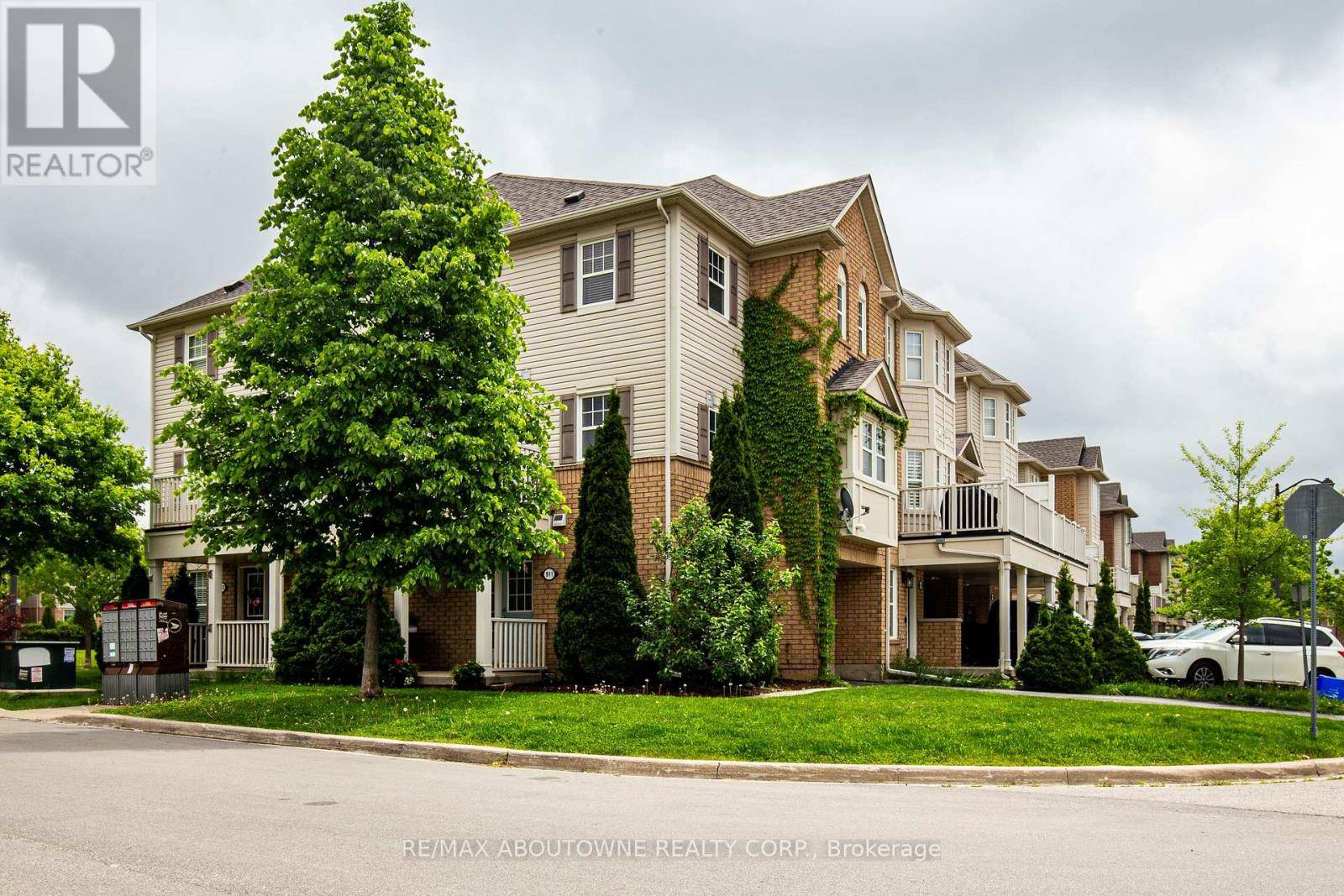 Milton (co Coates), ON L9T0M2,911 DEVERELL PLACE
