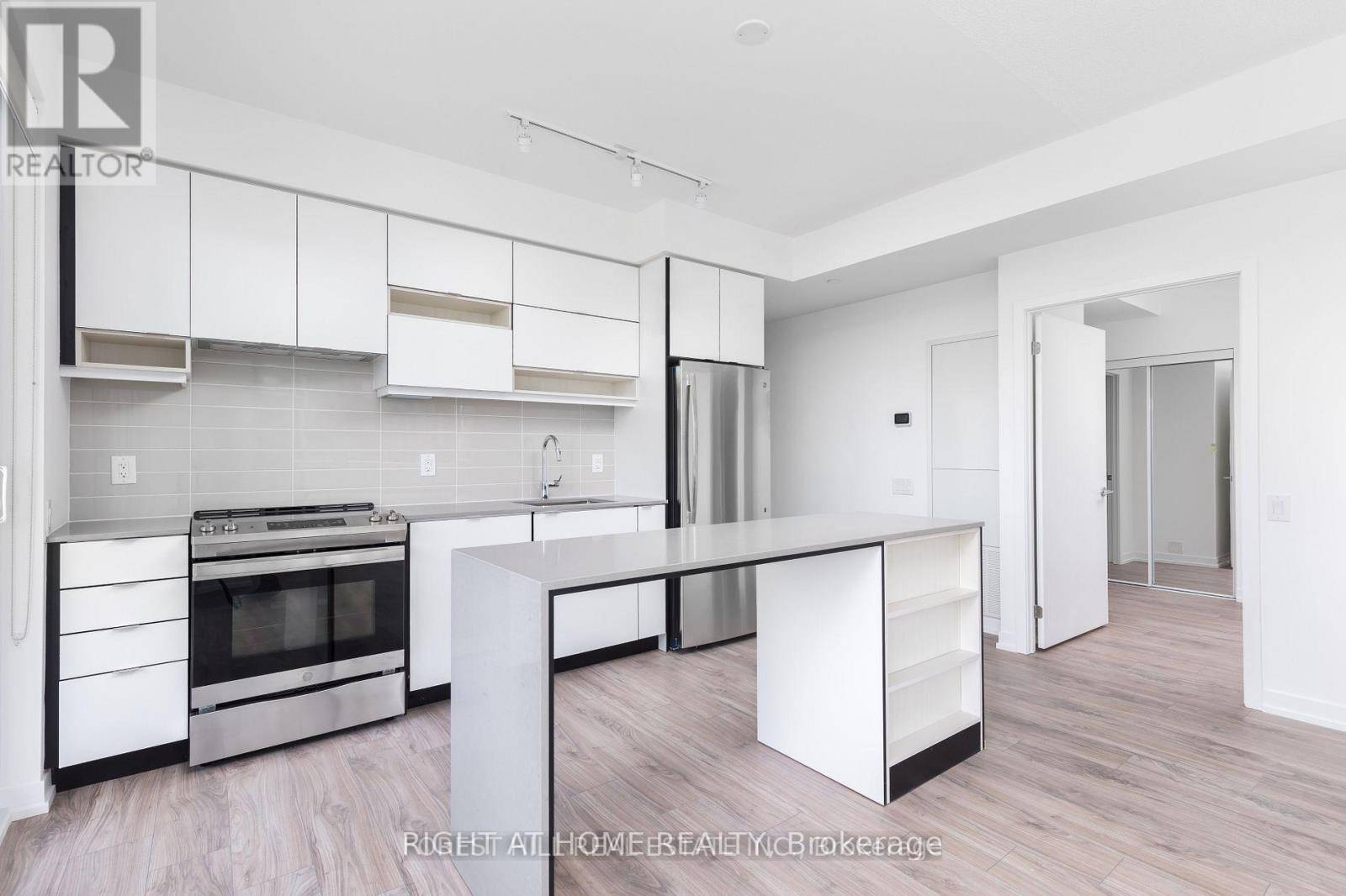Mississauga (city Centre), ON L5B0L4,4065 Confederation Pkwy West #1003