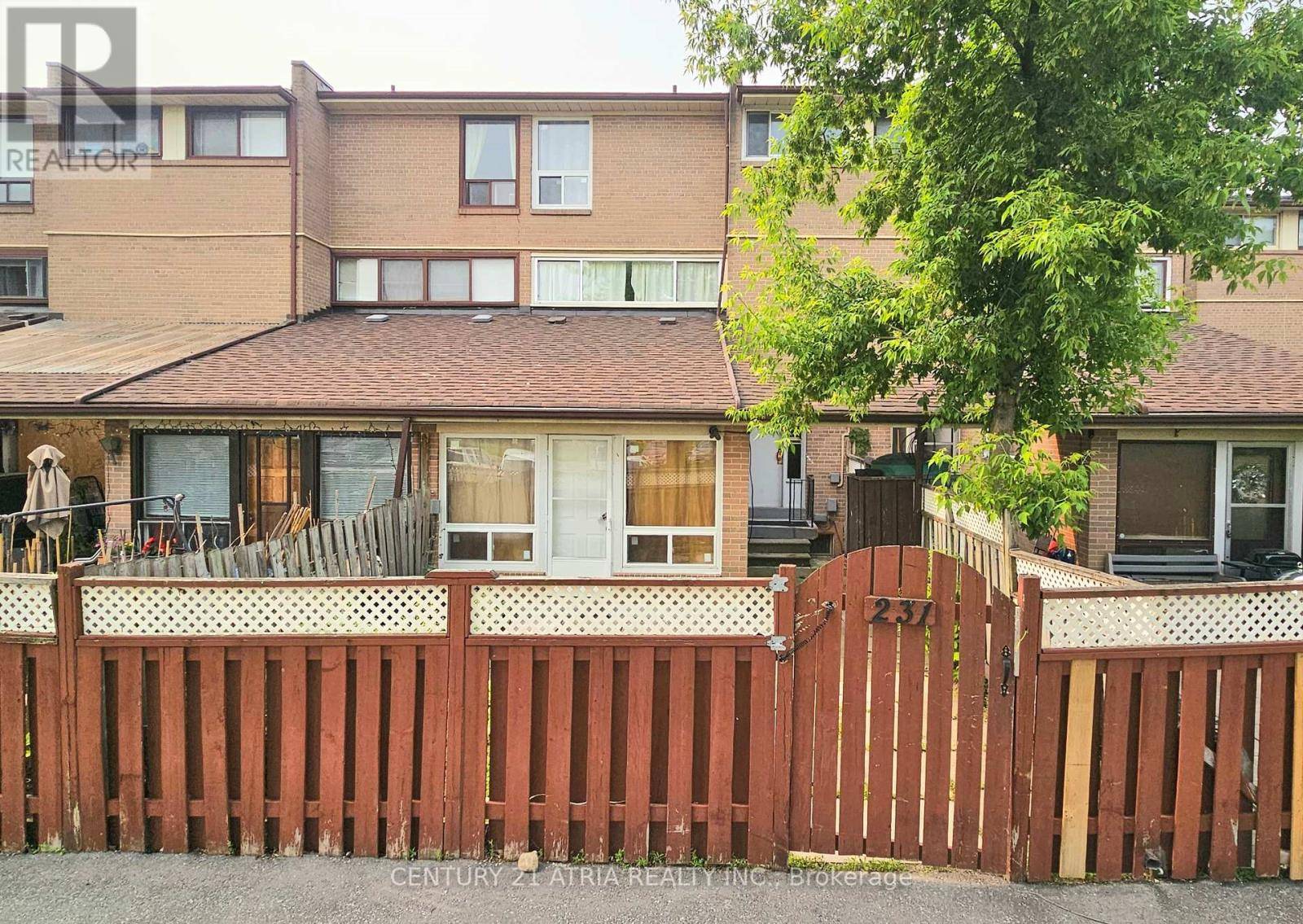 Toronto (west Humber-clairville), ON M9V1N8,260 John Garland BLVD #231